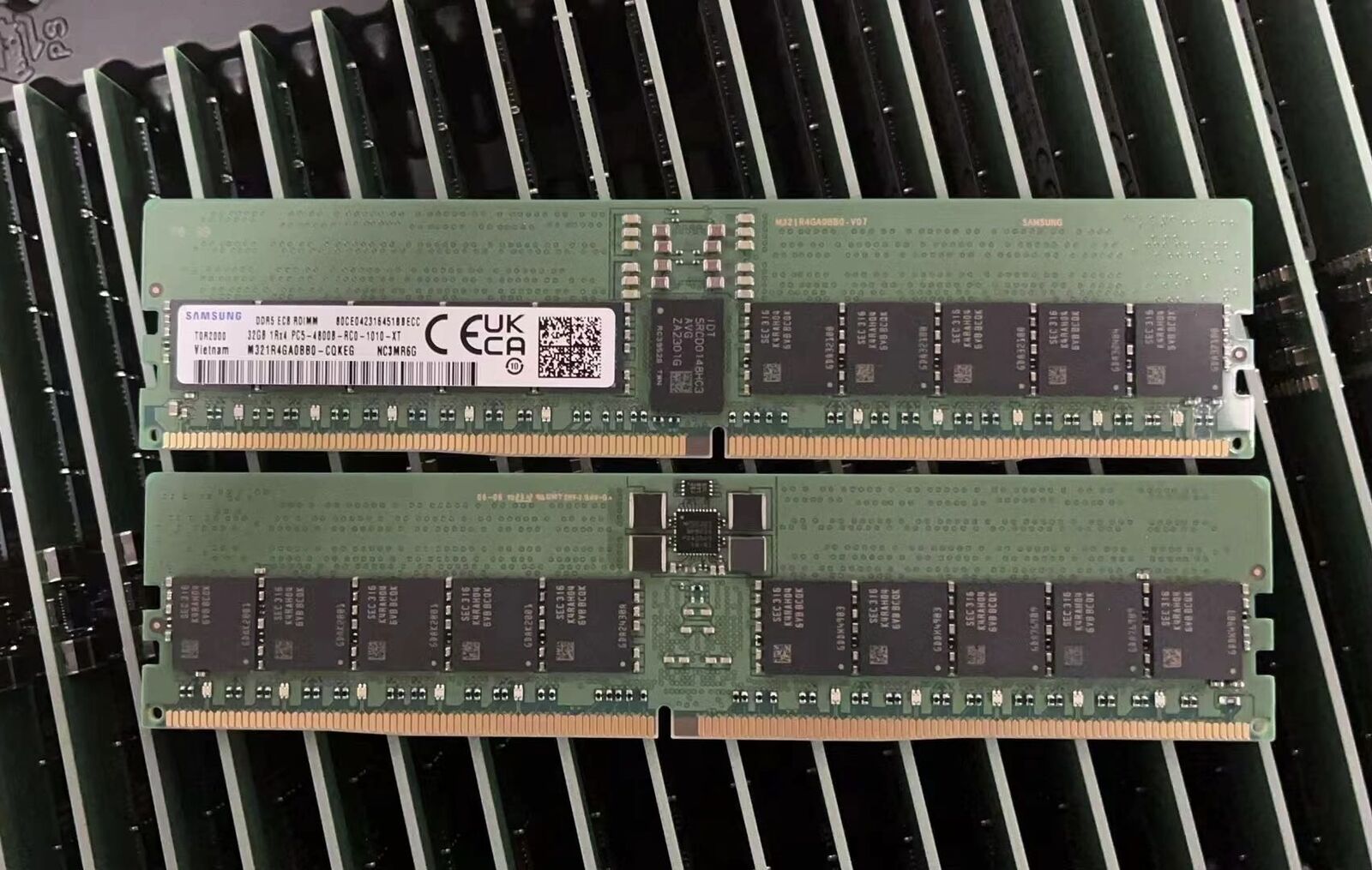 SAMSUNG 32GB ECC REG Memory Server RAM 4800MHz 2RX8 PC5-4800B-RE0-1010-XT