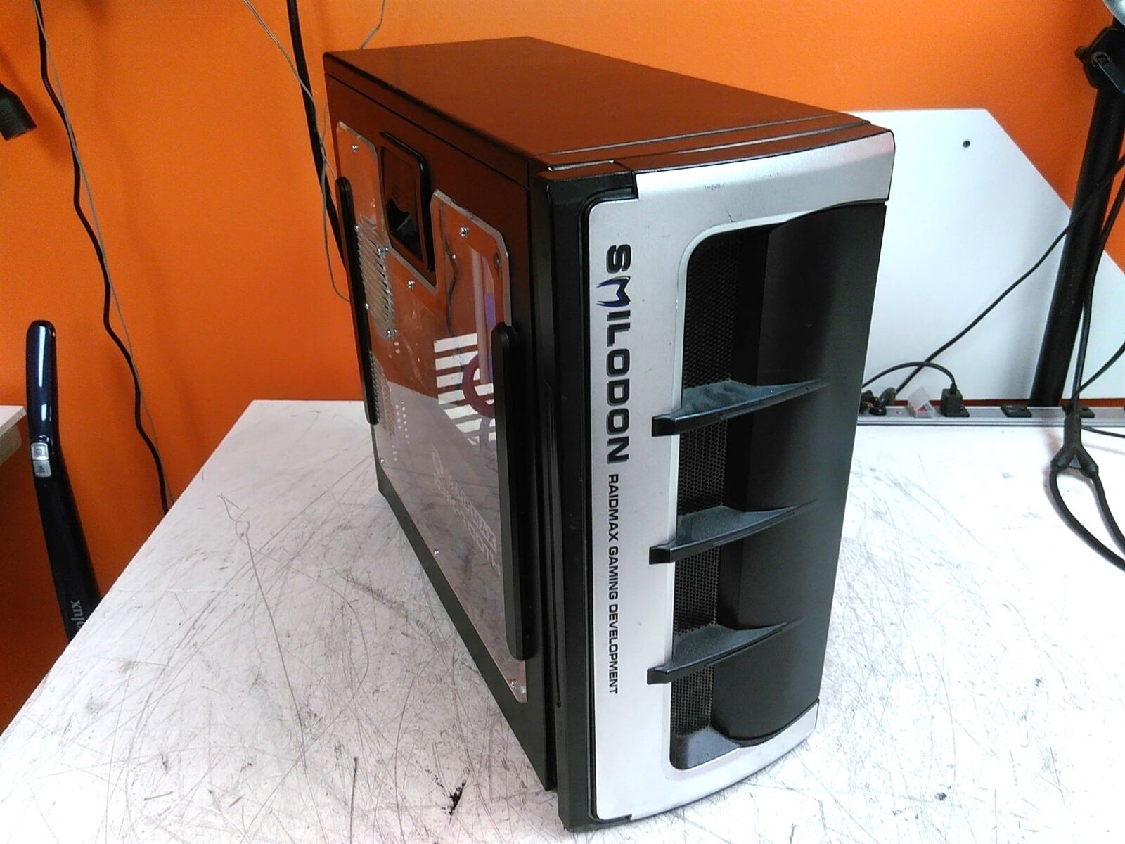 RaidMax Smilodon Gaming Development Silver/Black Mid Tower PC Case w/ Dirk Tooth