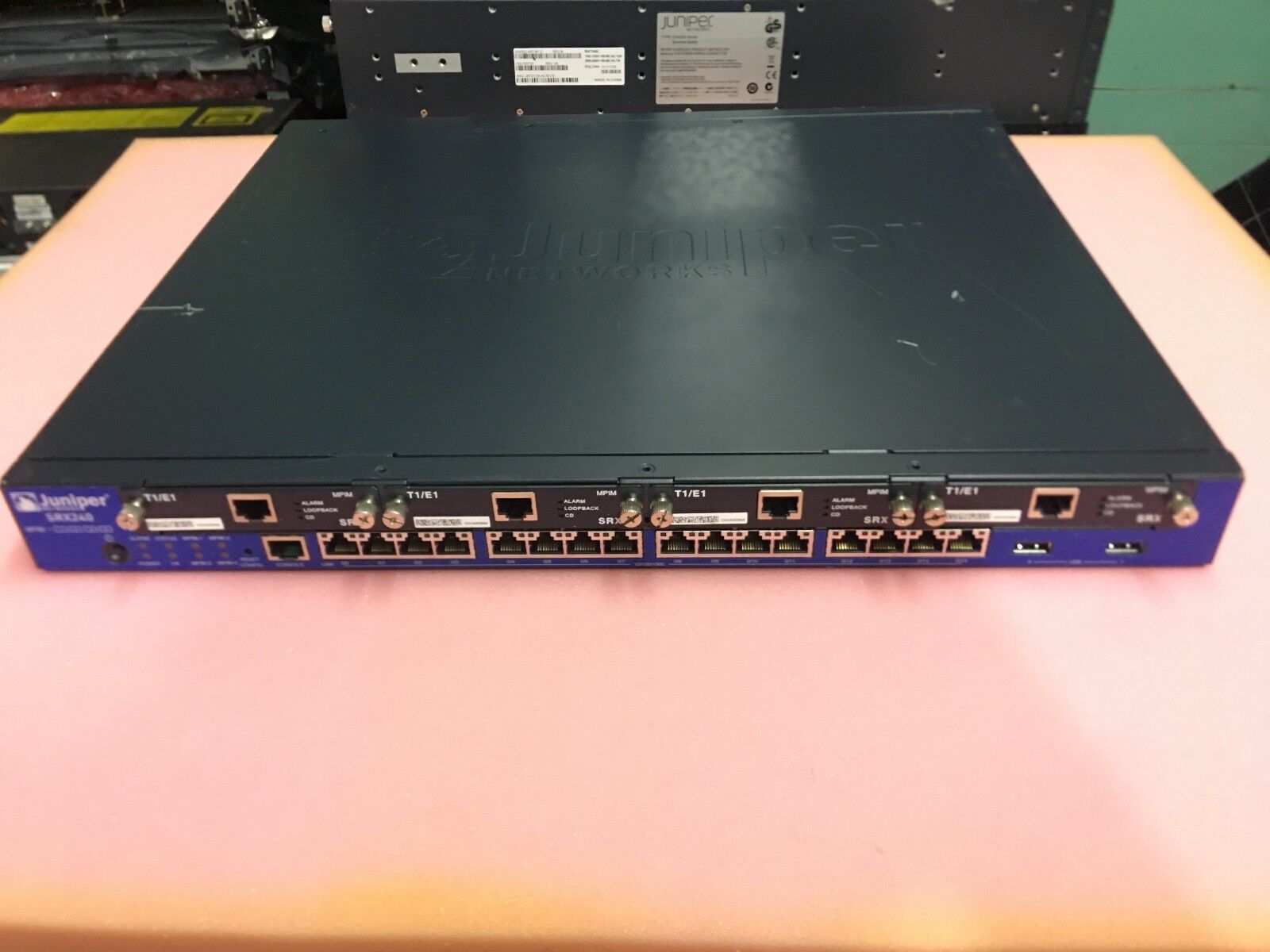 Juniper SRX240H 16-Port 1Gb SRX Services Gateway w/ 4x SRX-MP-1T1E1