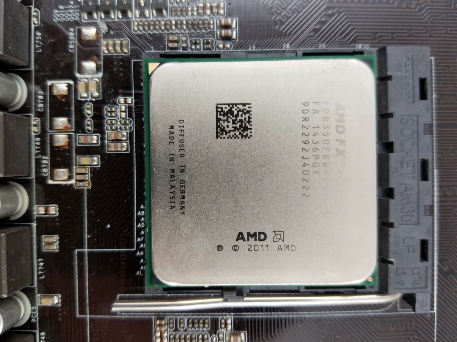 AMD FX-8350 4.0Ghz (4.2Ghz OC)8-Core (FD8350FRHKBOX) Processor with motherboard