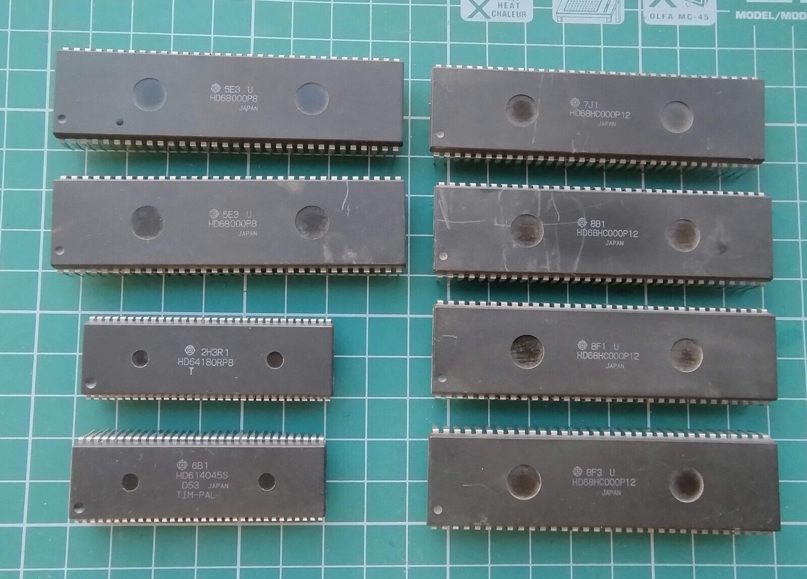 Lot 8x vintage Hitachi CPUs