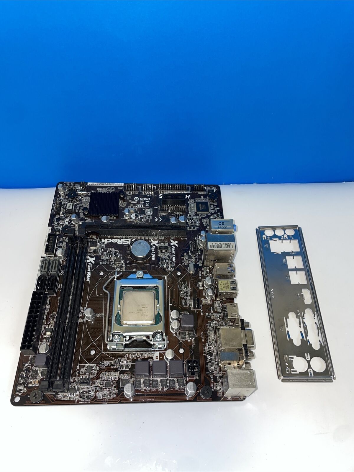 ASRock H81M-HDS Intel LGA1150 DDR3 MicroATX Motherboard + I/O shield+ i3-4150 cp