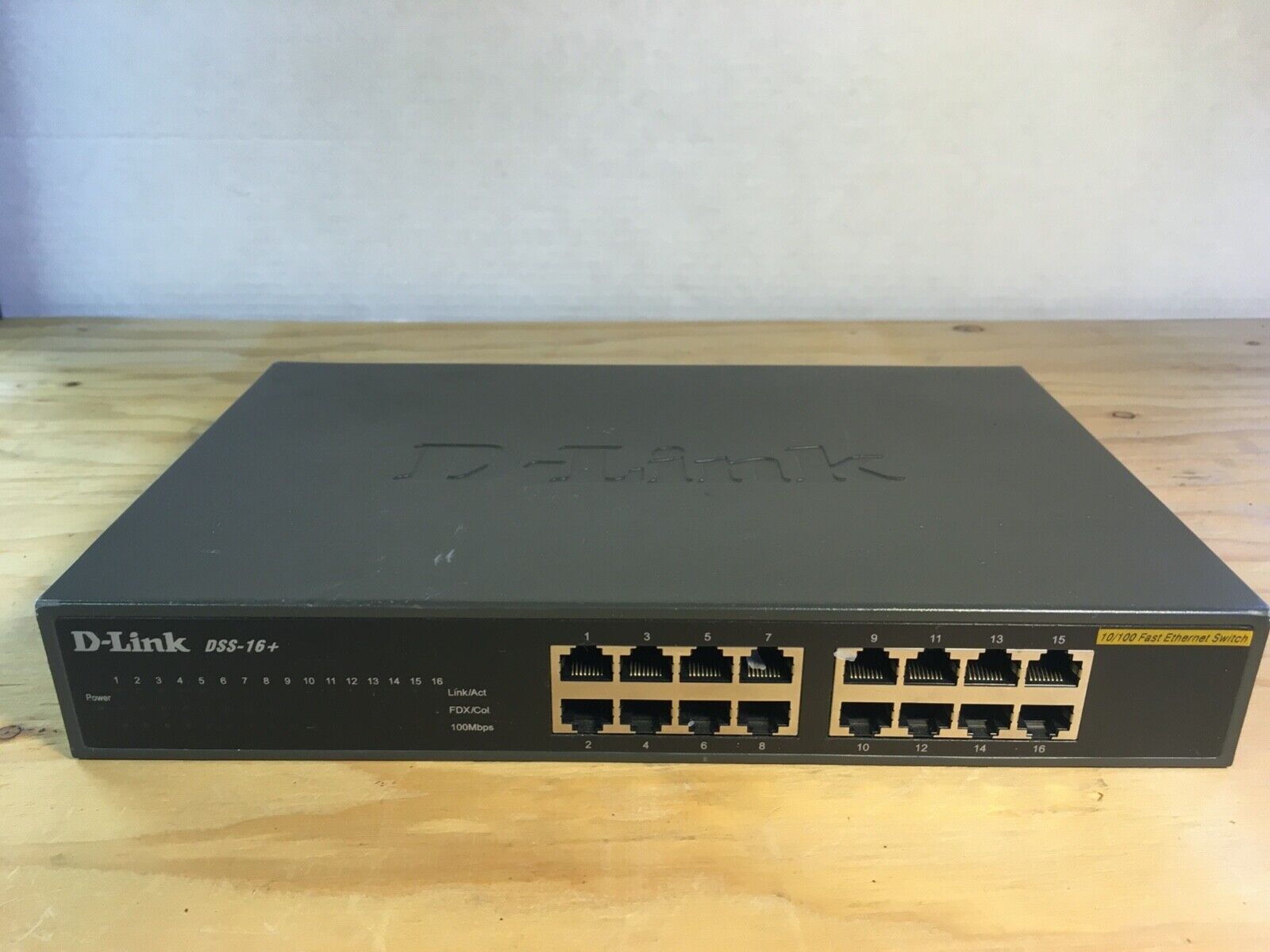 D-Link DSS-16+ Ethernet Switch 16 Port 10/100 Desktop/Rackmount 