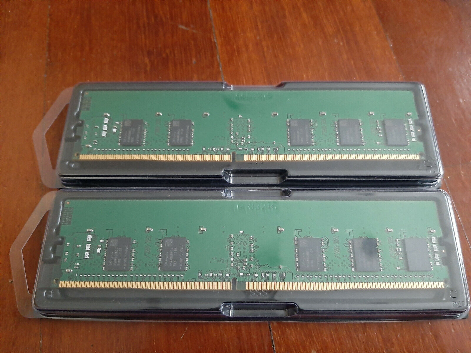 Genuine Dell EMC 16gb DDR4 SDRAM for Servers (x2 8gb sticks)