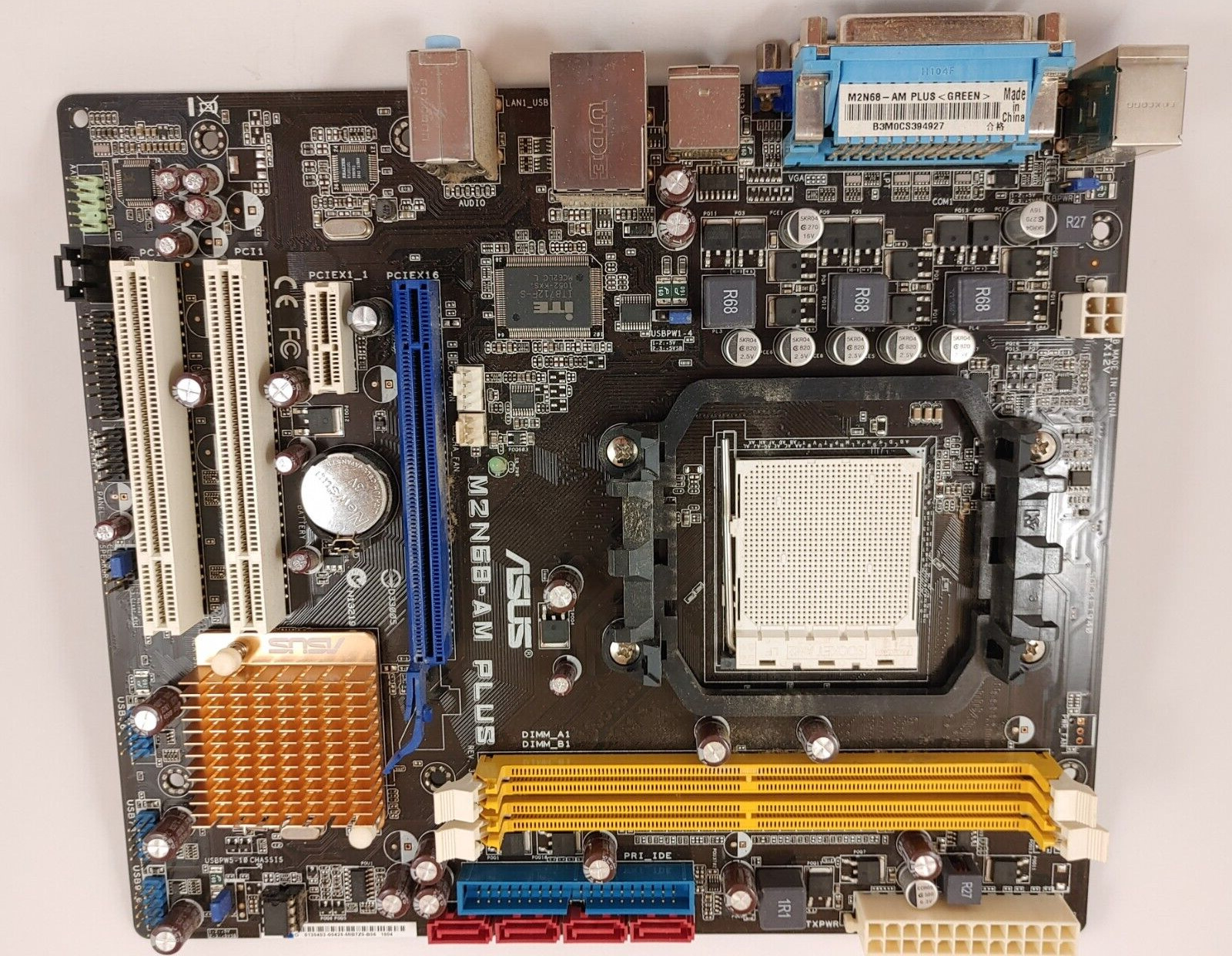 ASUS M2N68-AM PLUS Motherboard. Comes with 2 DDR2-800 CL5 SDRAM. W/ Original Box