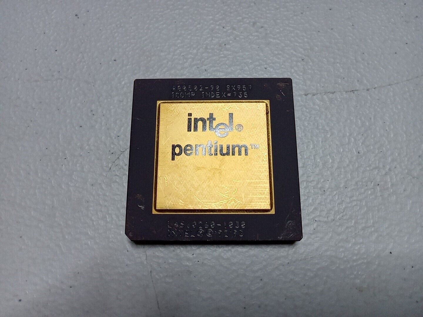 Intel Pentium GOLD TOP SX957 PROCESSOR CPU SOCKET 7 Vintage A80502-90 