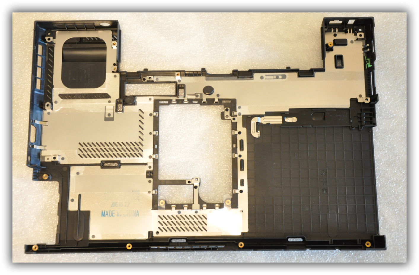 New OEM Genuine Lenovo Cover Base Bottom Thinkpad T430 T430i 04W6882 0B38909 US