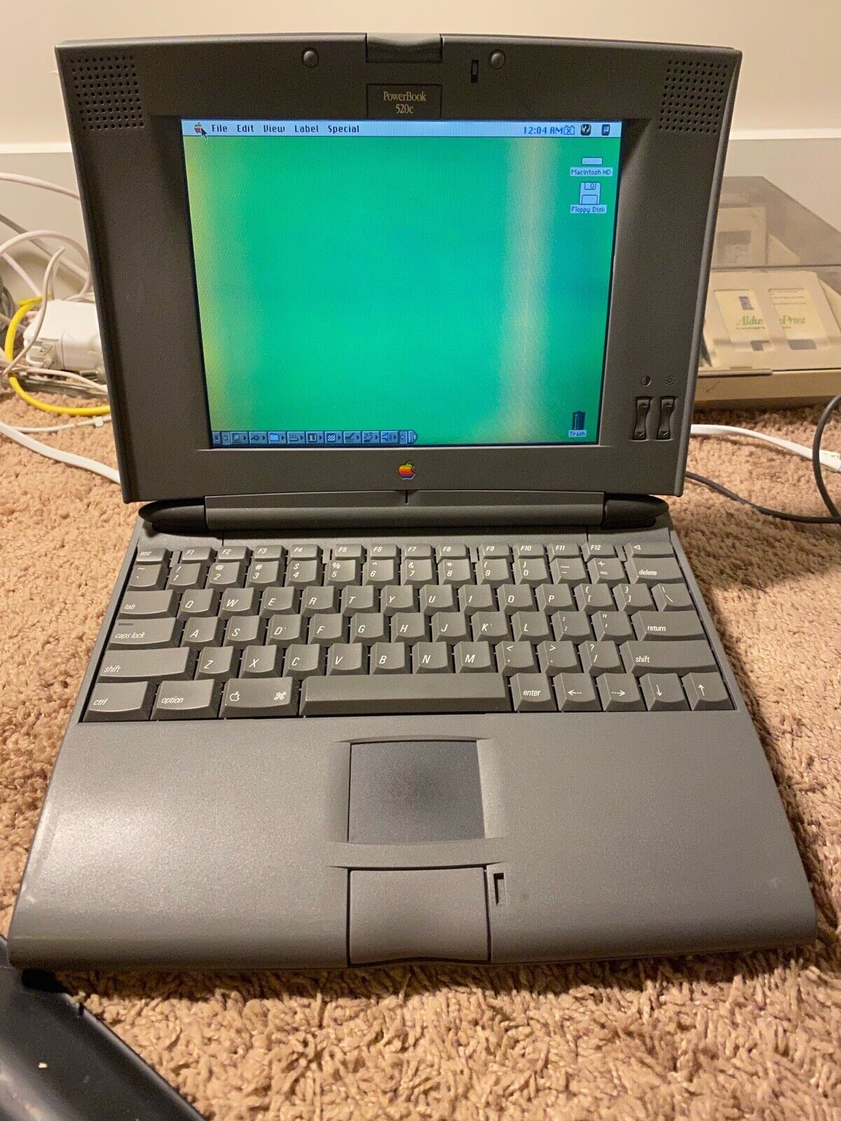 Apple Macintosh PowerBook 520c Vintage Color Screen w/ Batteries and Power Cable