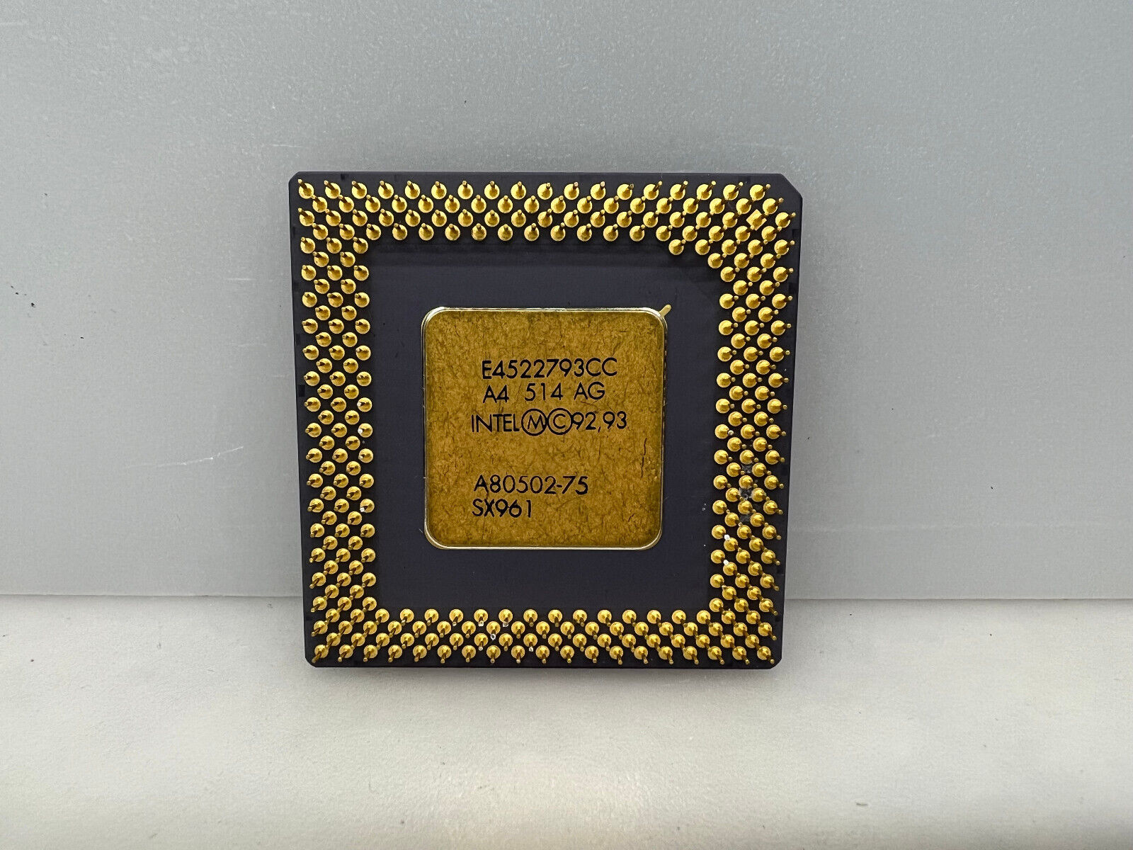 Intel Pentium 75MHz Socket 7 CPU includes 