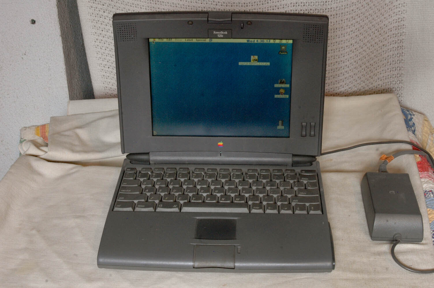 vintage Apple Macintosh Powerbook 520c with 32mb RAM & 340mb SCSI hard drive