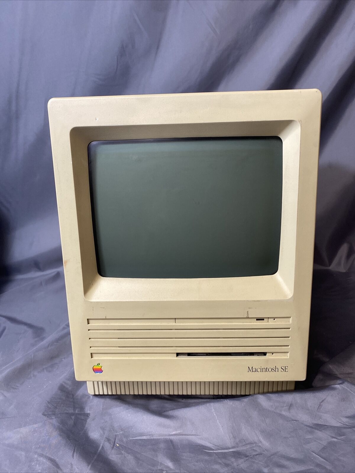 VTG Apple Macintosh SE M5011 Computer 1Mb RAM - 800K Drive - UNTESTED