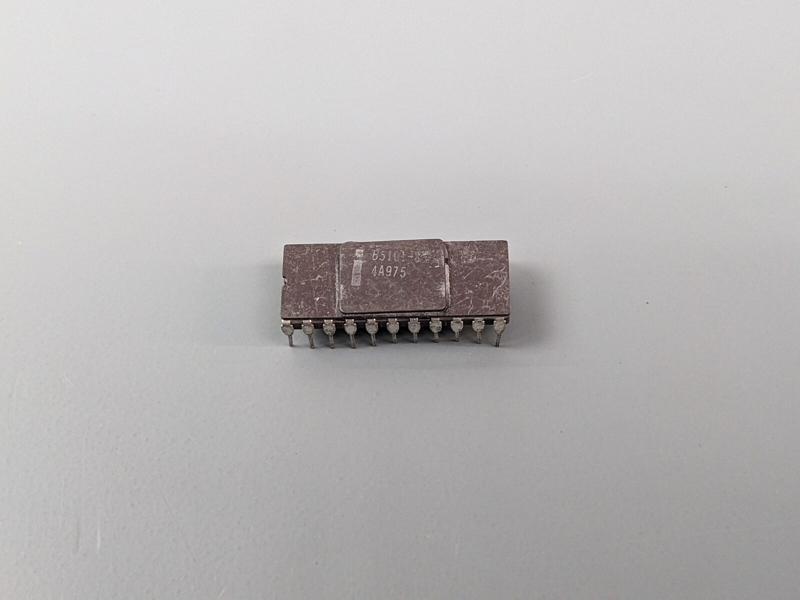 Intel B5101-8 256 x 4 (1024 Bit) SRAM Chip, RARE Vintage Ceramic - Fully Tested