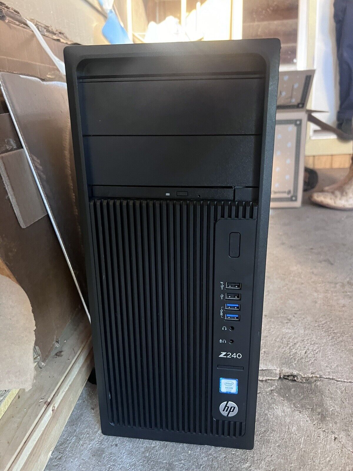 HP Z240 Tower Workstation Xeon E3-1240 v5 3.5GHz 16GB RAM 60B HDD Window 10