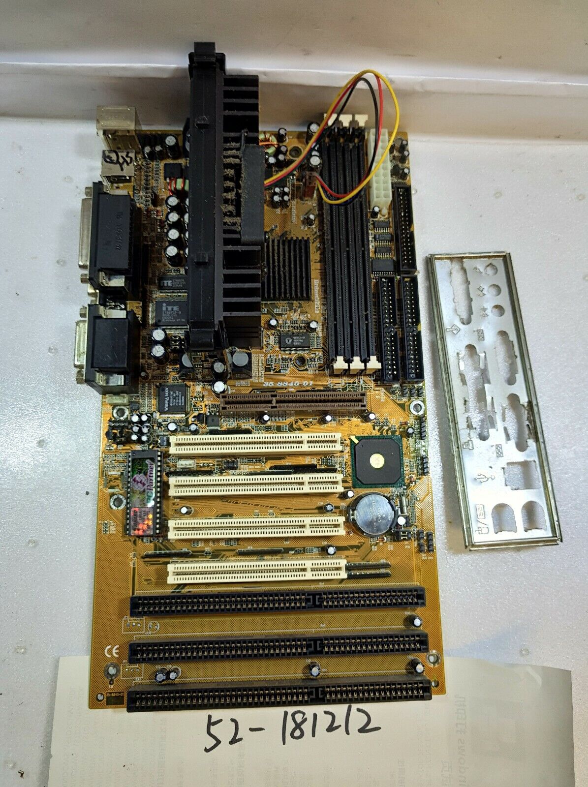 - VINTAGE 8840 MOTHERBOARD 35-8840-01 WITH CPU (UNKNOWN TYPE)