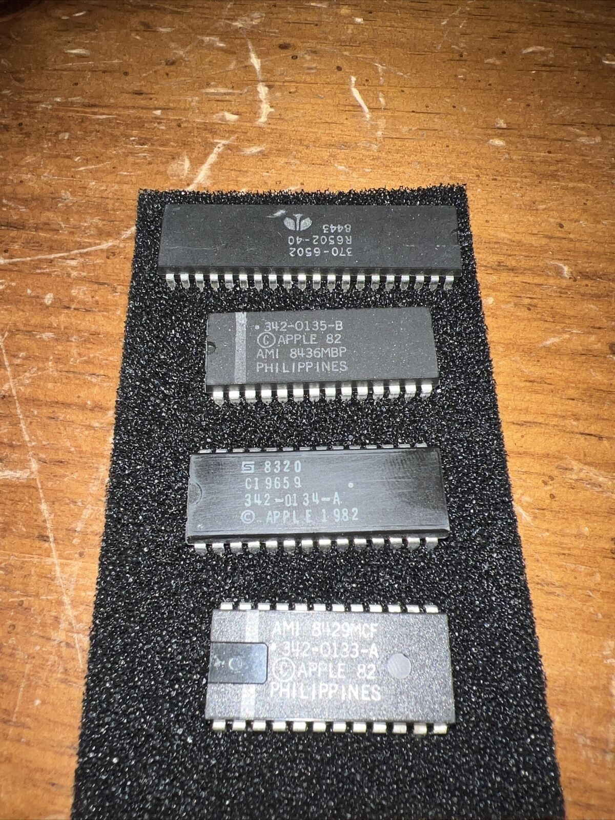 Rockwell 6502 Microprocessor Chip IC DIP-40 cpu W/ Apple IIe Chip Set