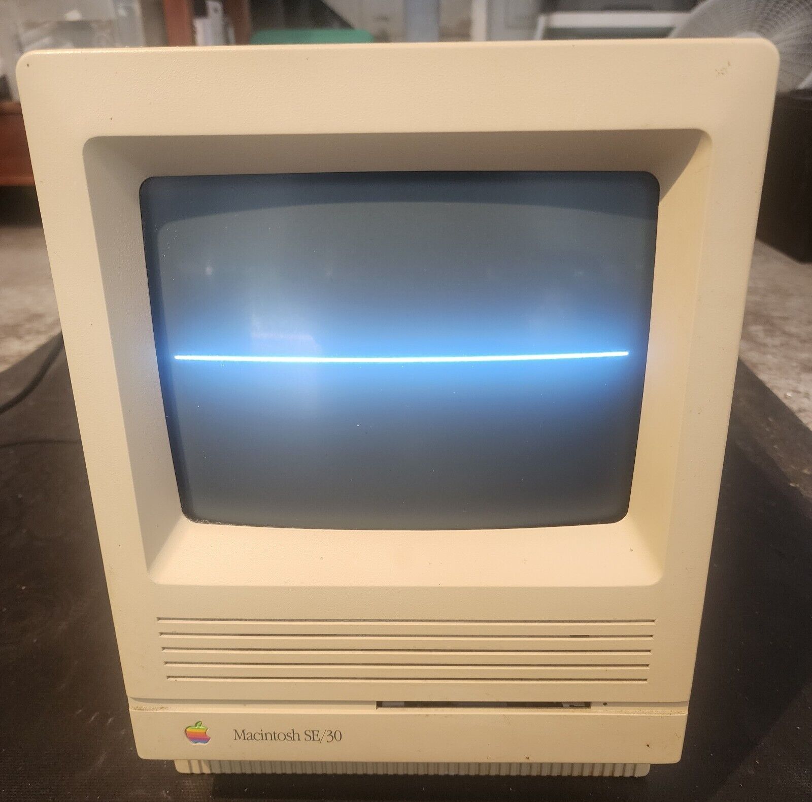 Vintage Rare Apple Macintosh SE 30 Model M5119 1988 Computer Powers On Needs IOS