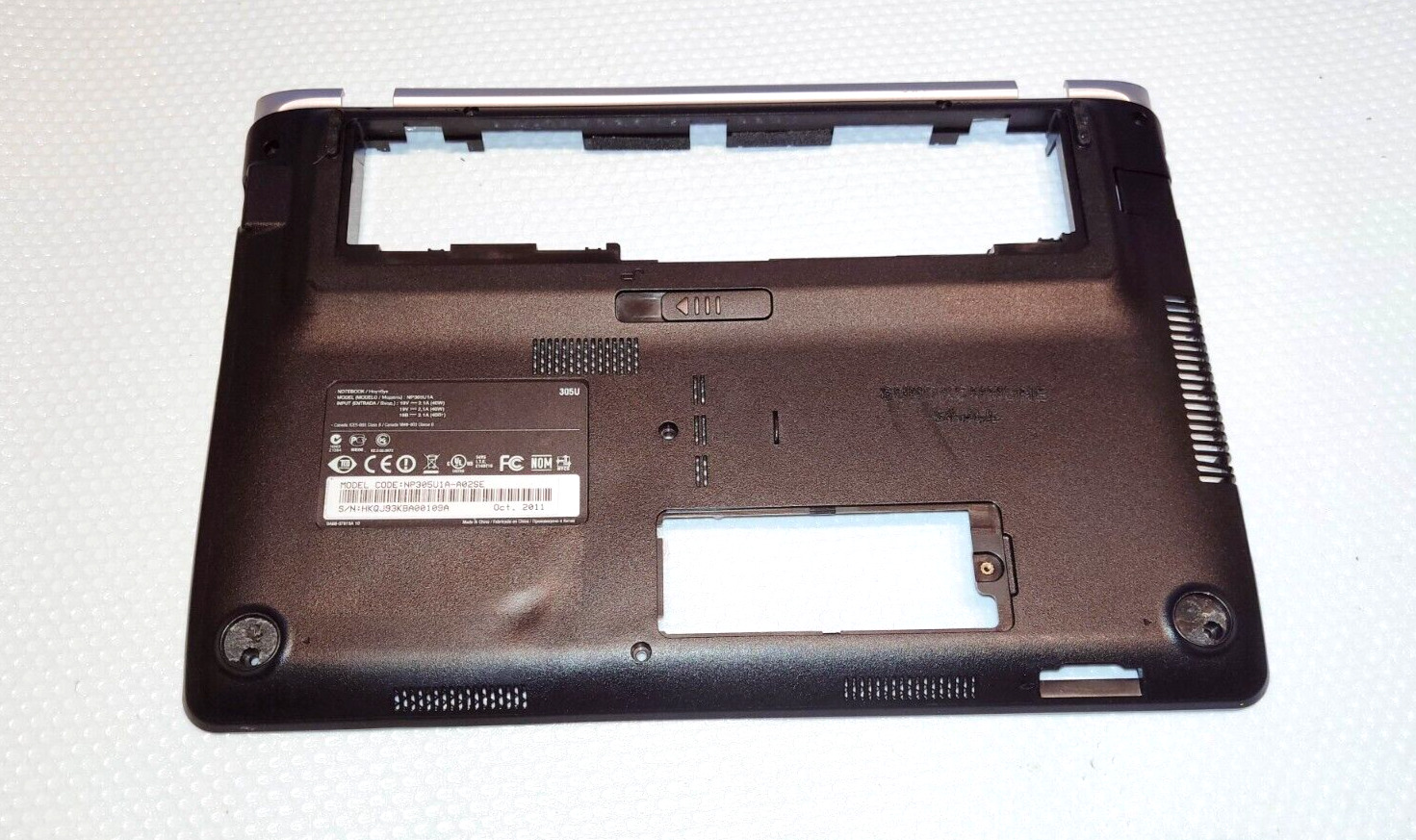 ☆ Samsung 305U series NP305U1A Laptop Chassis Bottom Base Case BA75-03300A used