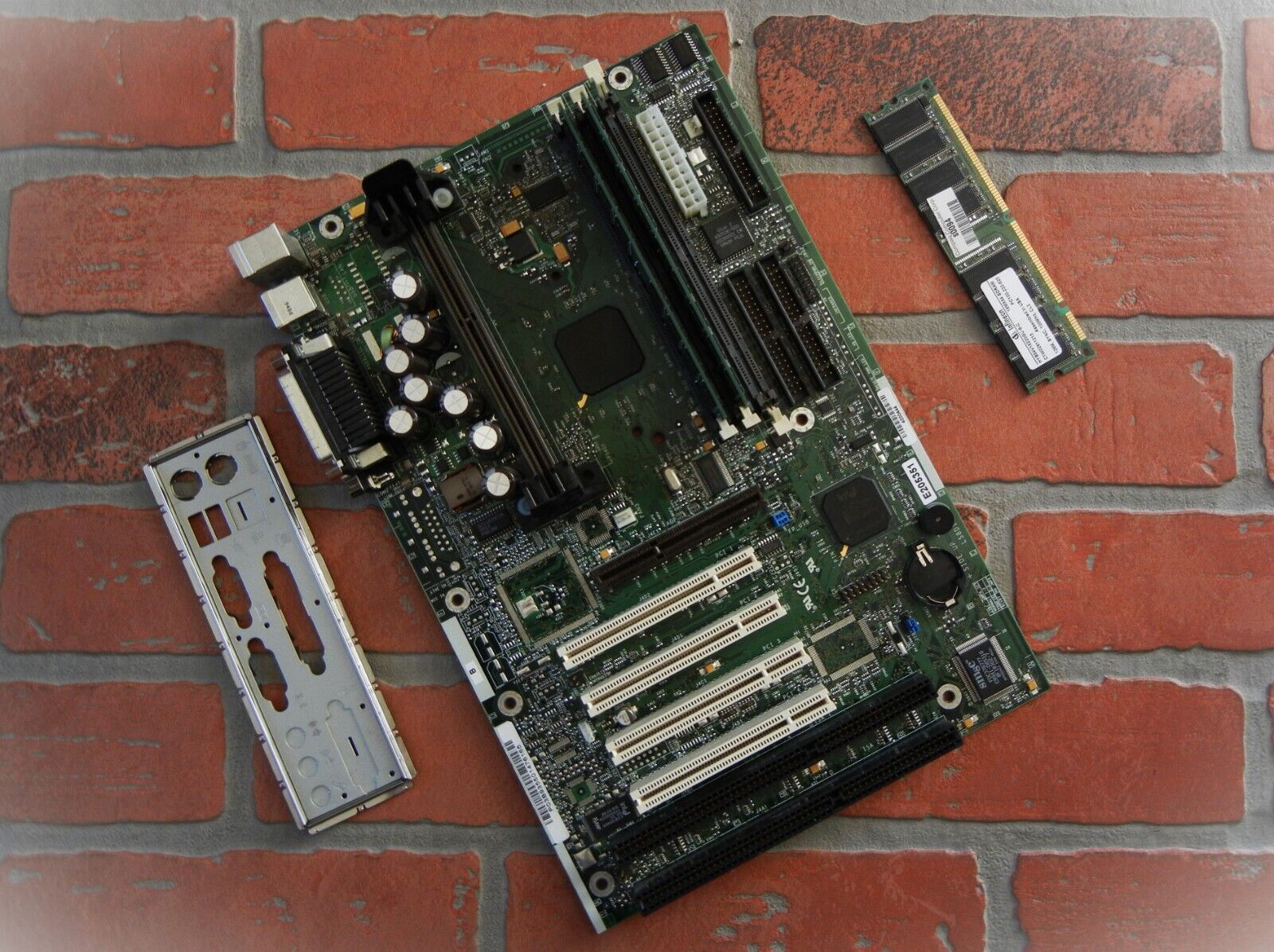 Intel Seattle SE440BX-3 Pentium 3 Slot 1 DELL Vintage MOTHERBOARD Geek PACKAGE