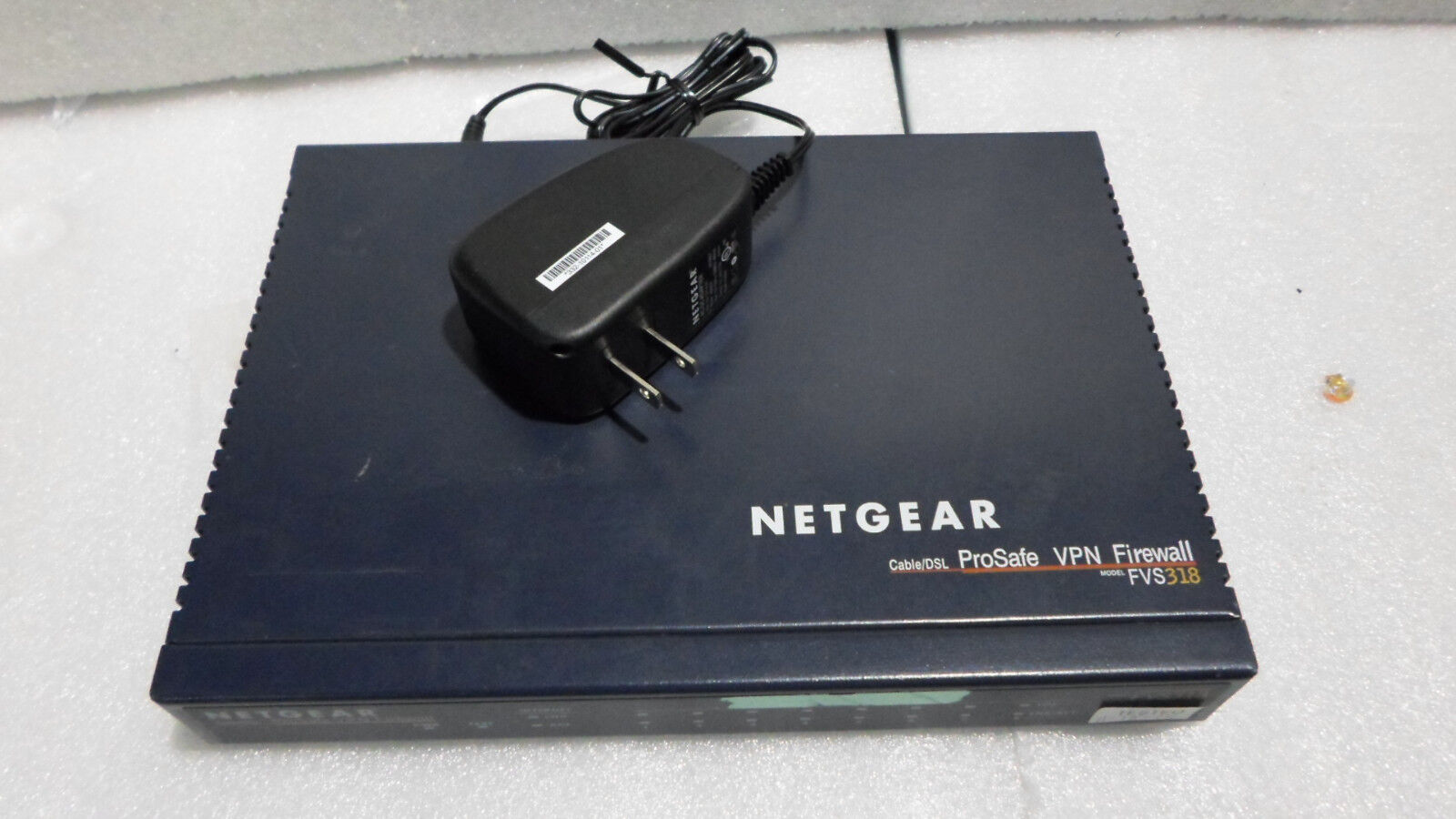 NETGEAR FVS318 CABLE/DSL PROSAFE VPN FIREWALL 8-PORTS W/AC ADAPTER USED &TESTED