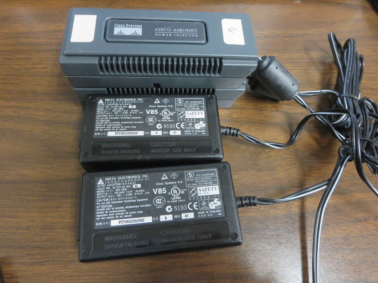 Two CISCO AIR-PWRINJ3 AIRONET POWER INJECTOR W/ 34-1977-03 AC ADAPTER