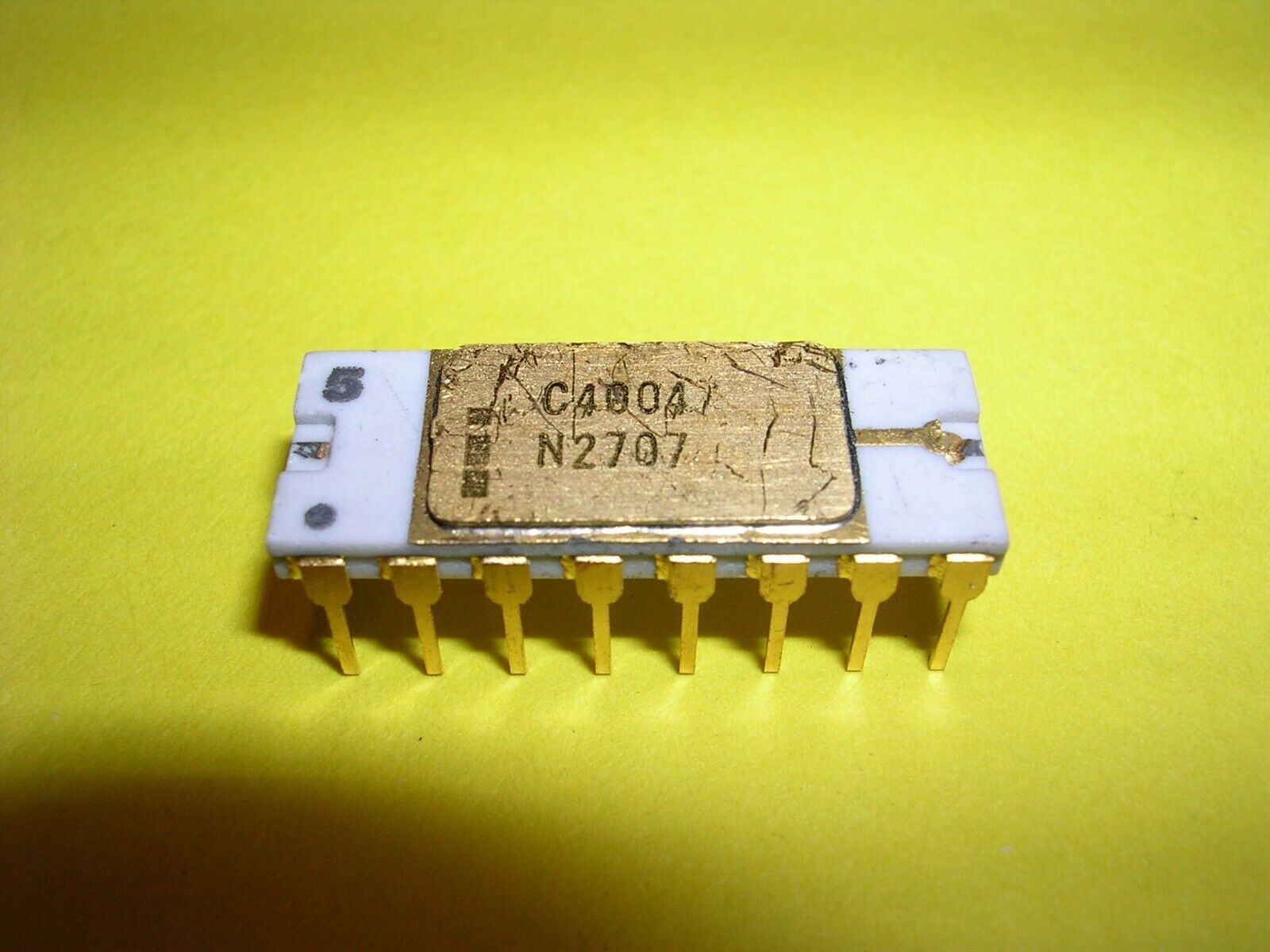 Intel C4004 in White Ceramic Package - World's First Microprocessor - Ex. Rare