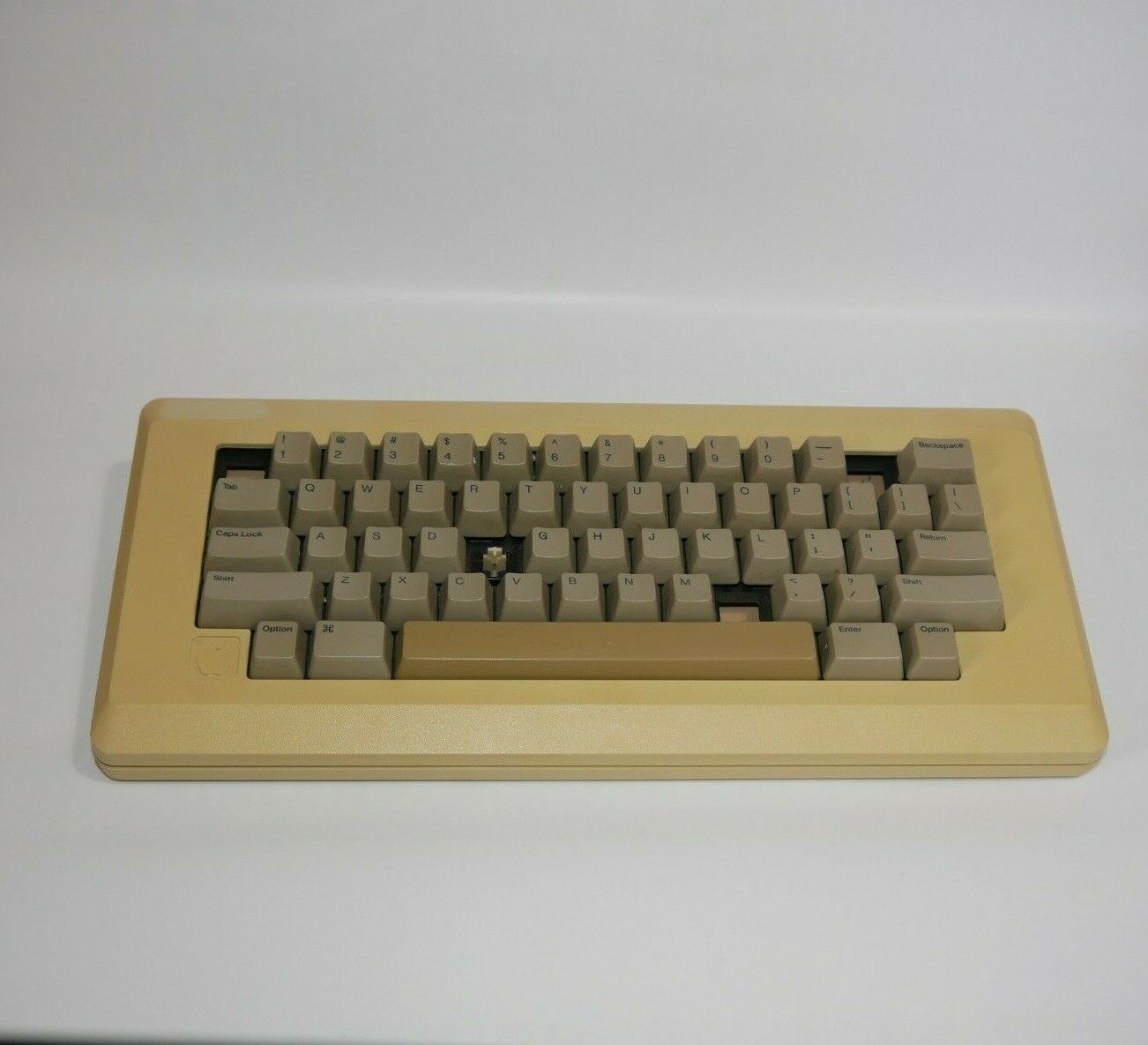 Apple M0110 Keyboard 1984 Original Apple Macintosh 128K and Mac 512K