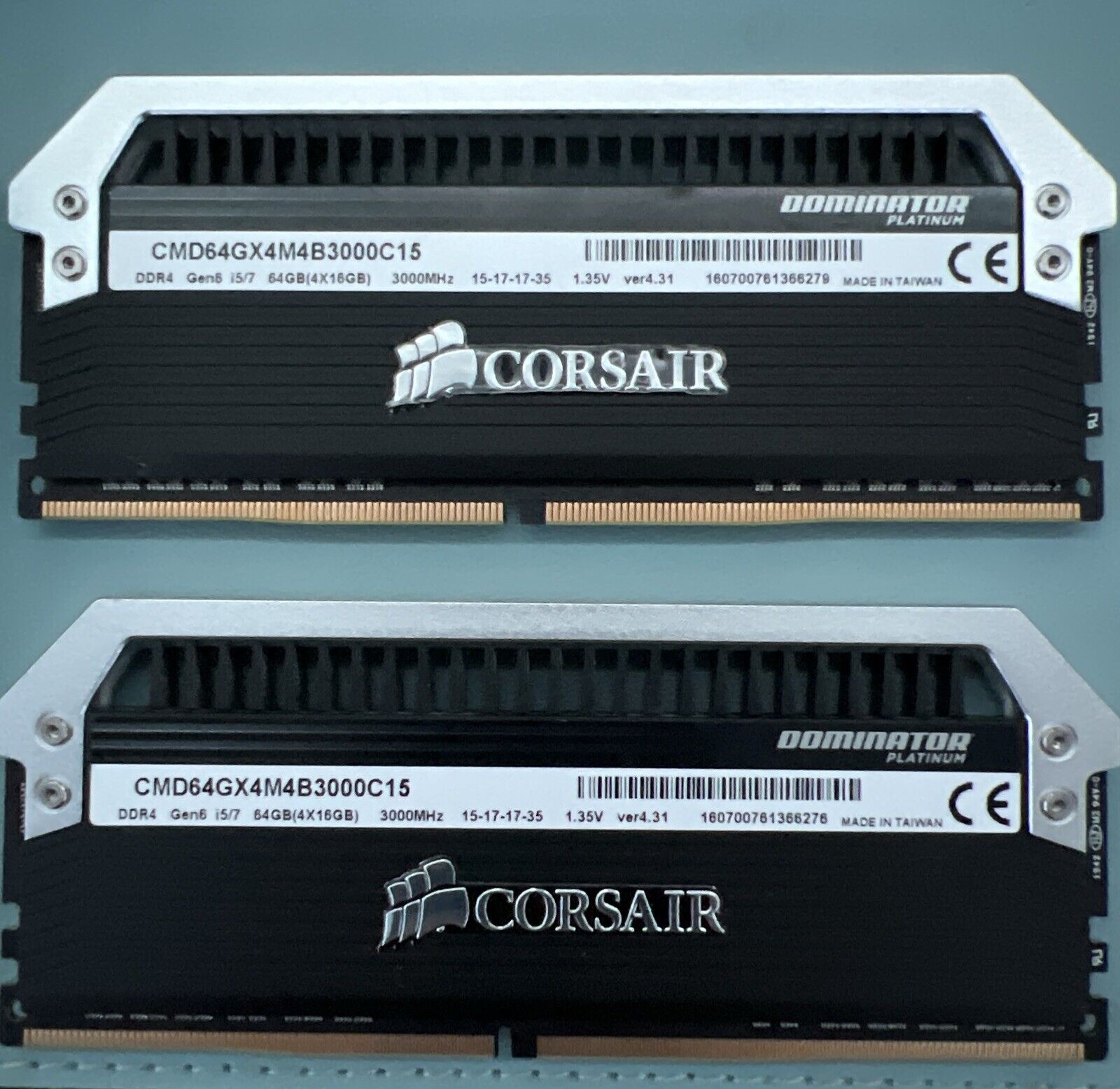 CORSAIR Dominator PLATINUM 32GB (2x16GB) 3000 MHz DDR4