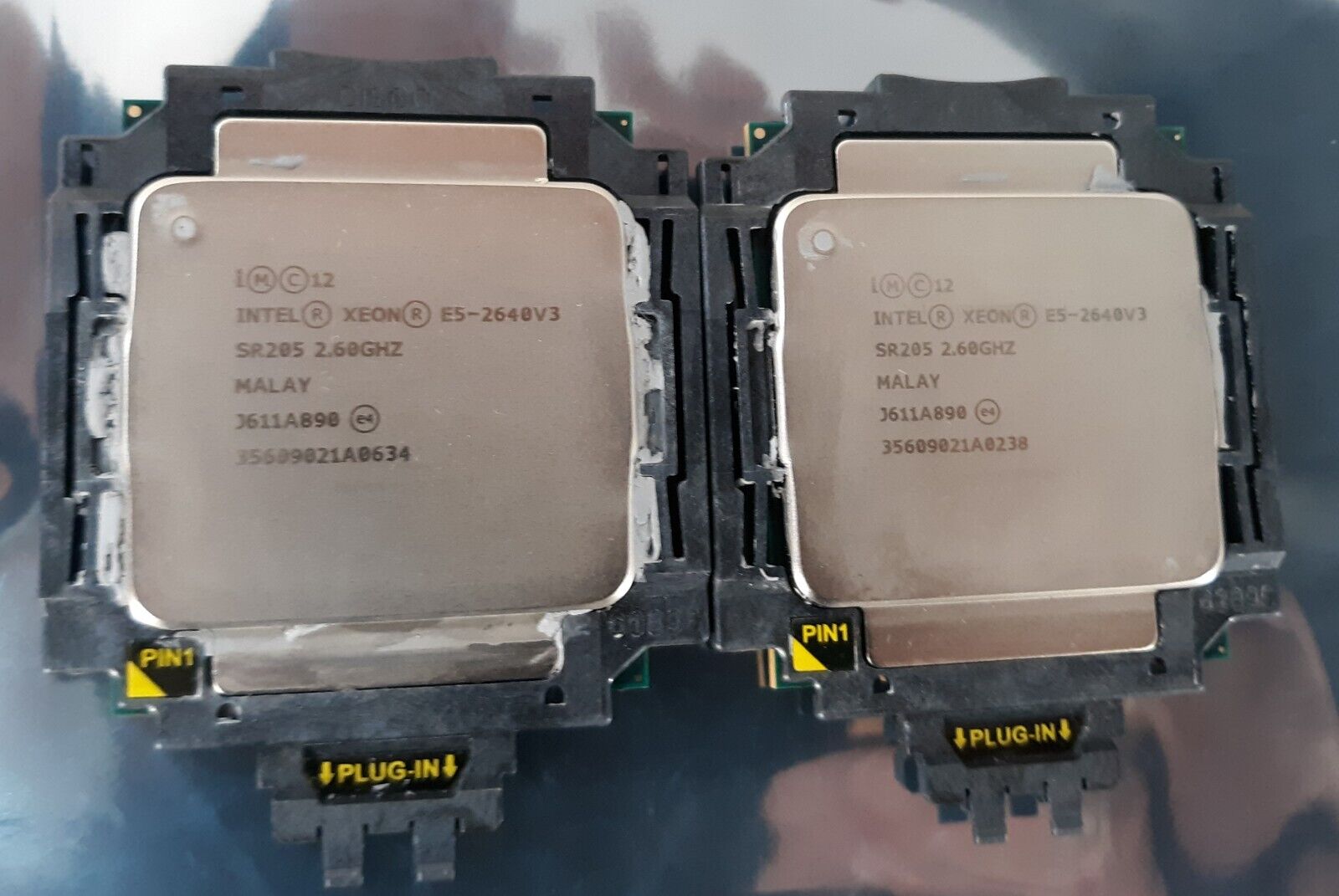Pair of Intel Xeon E5-2640 V3 SR205 2.60GHz Server Processor w/ CPU Bracket