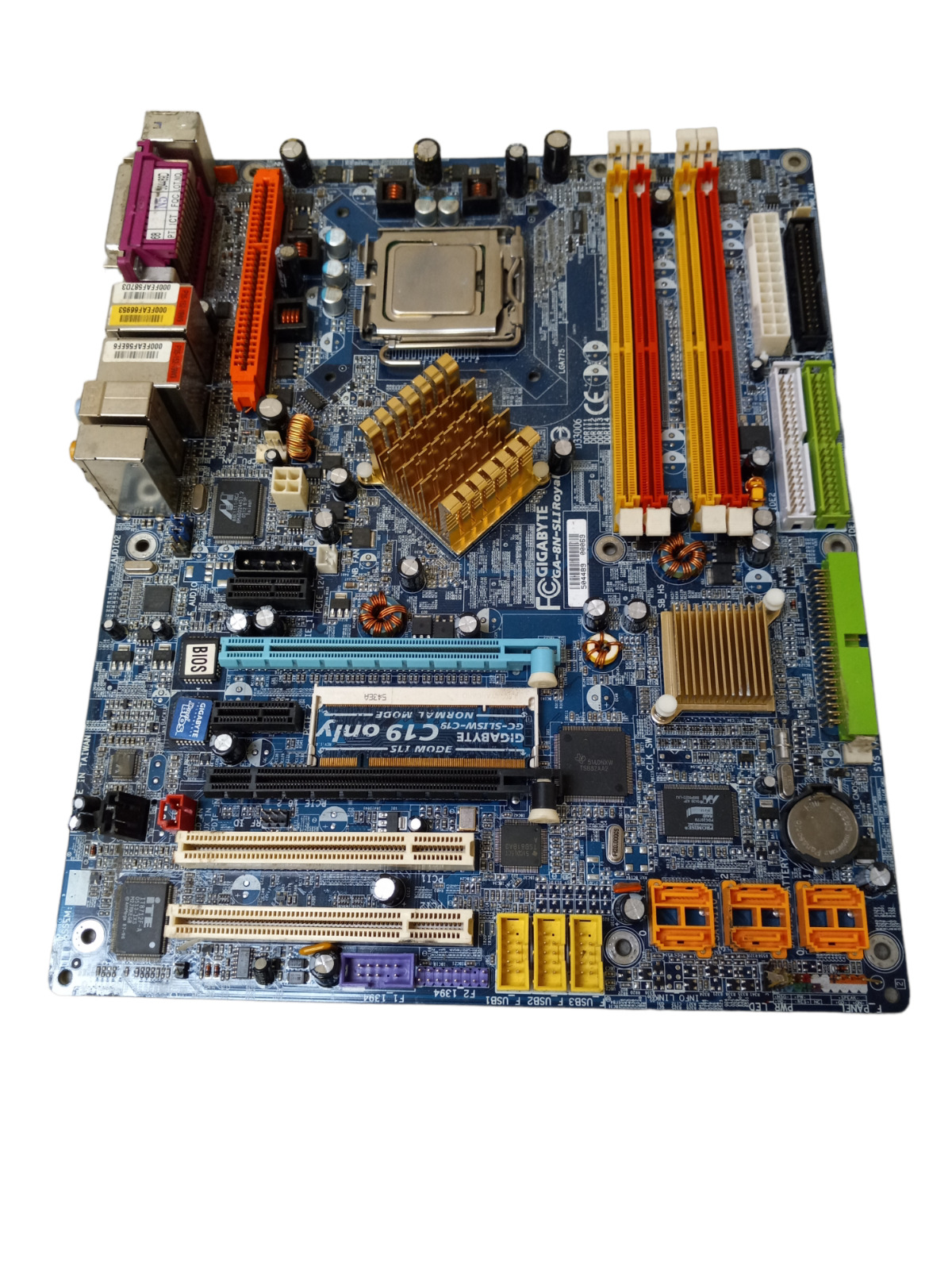 GIGABYTE GA-8N-SLI Royal LGA775 ATX Motherboard w/ Intel Pentium 4 Tested Works