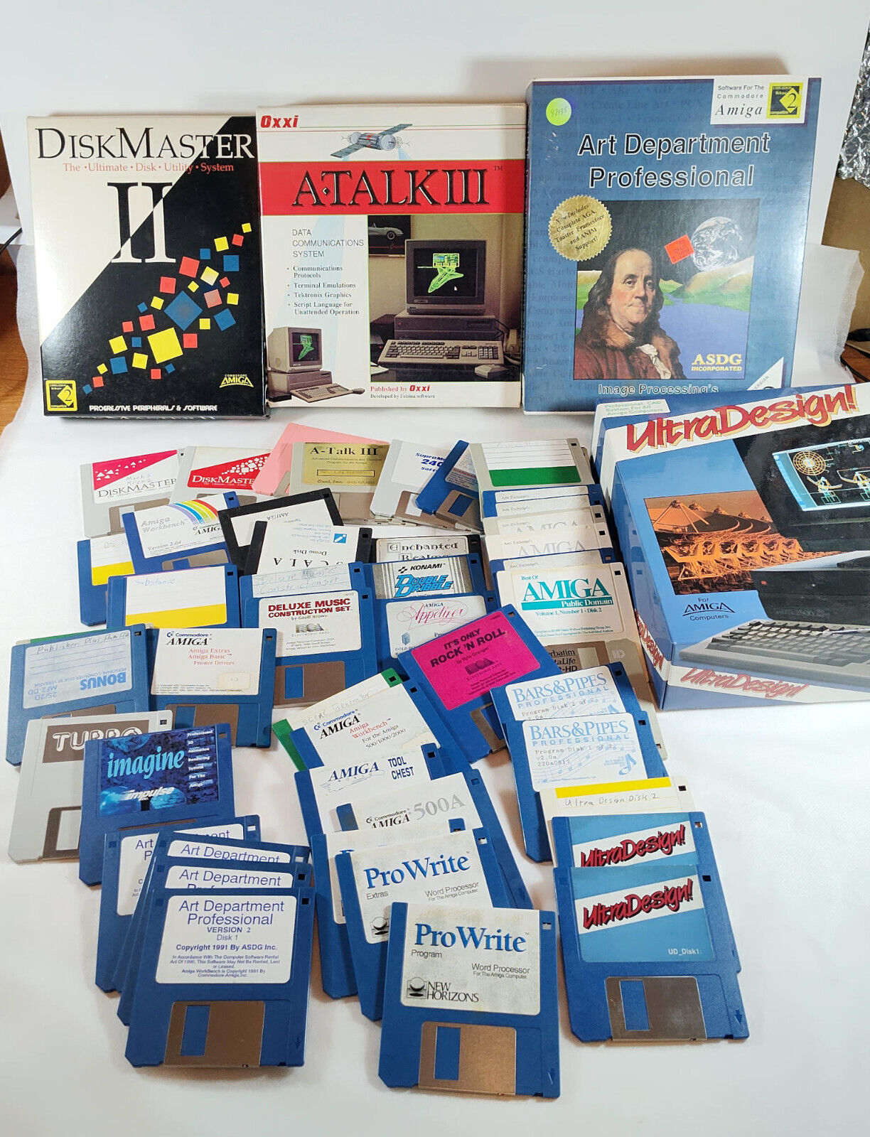 Lot of Amiga Software ✓ Imagine, Turbo Silver, ProWrite, Diskmaster ✓ 55 disks