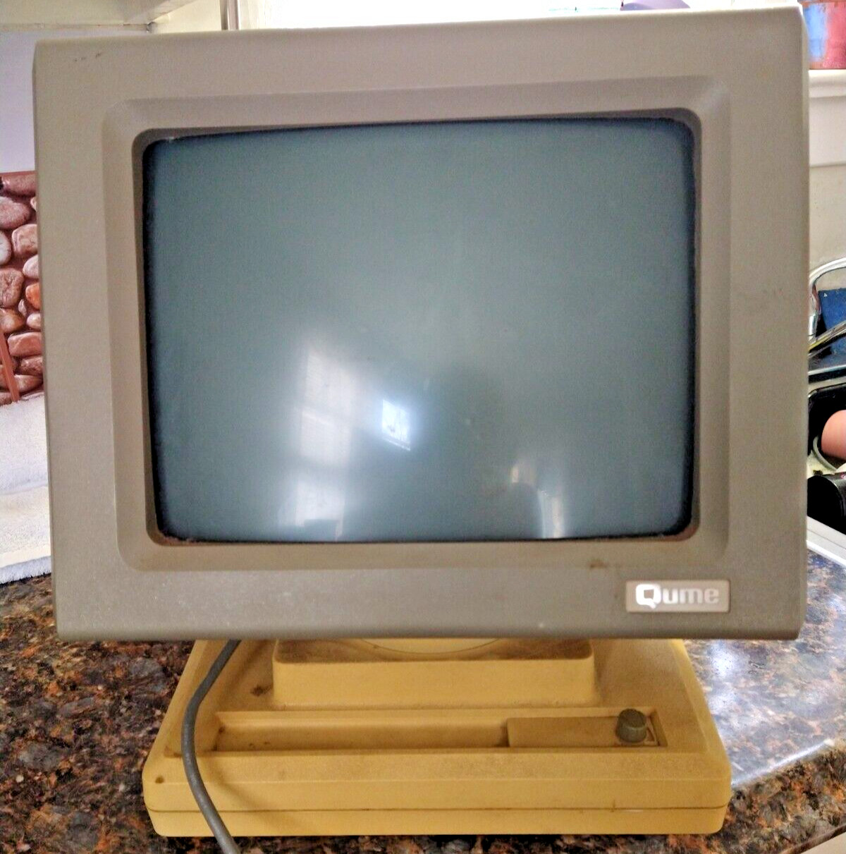 QVT-102A QUME TERMINAL NOT tested