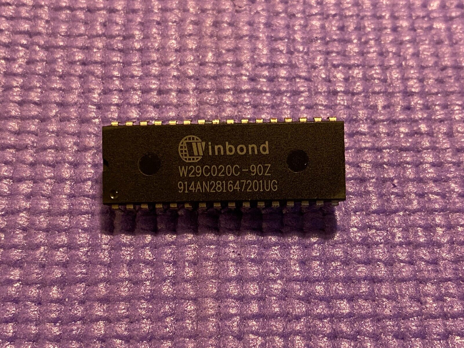 CMOS 32 pin DIP BIOS chip Winbond W29C020C-90Z (We can program it for free)