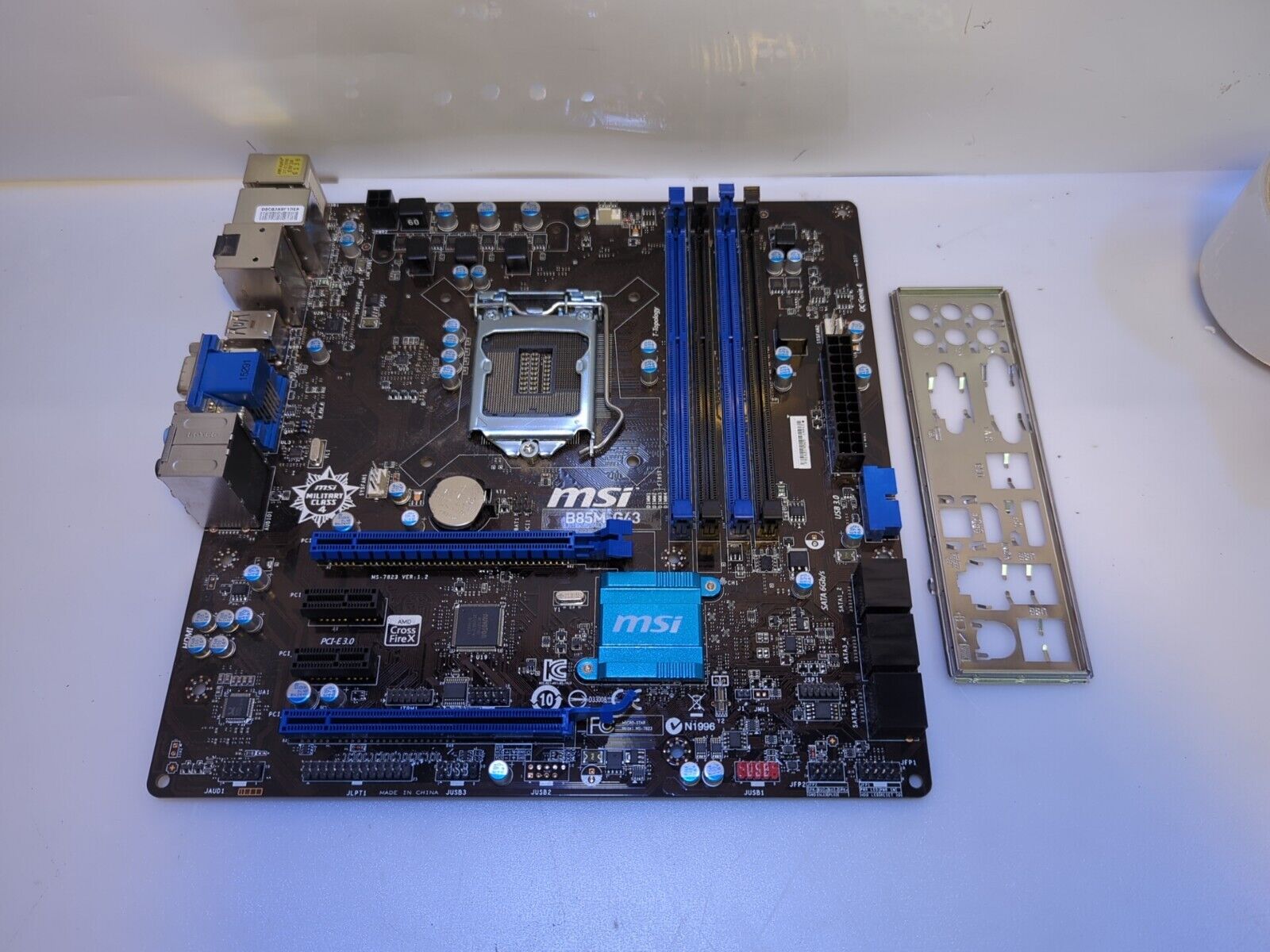 - MSI B85M-G43 M-ATX LGA 1150 Intel B85 DDR3 HDMI/DP USB3.0 Motherboard 