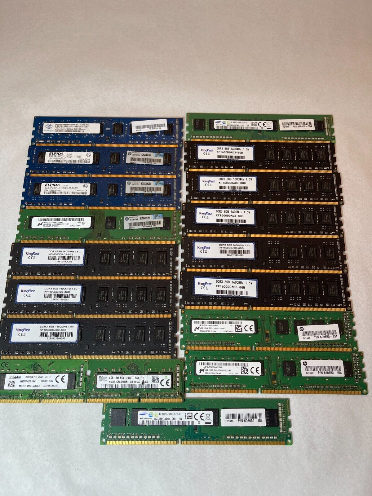 Lot of 18 Misc Desktop RAM Modules, DDR3, DDR4