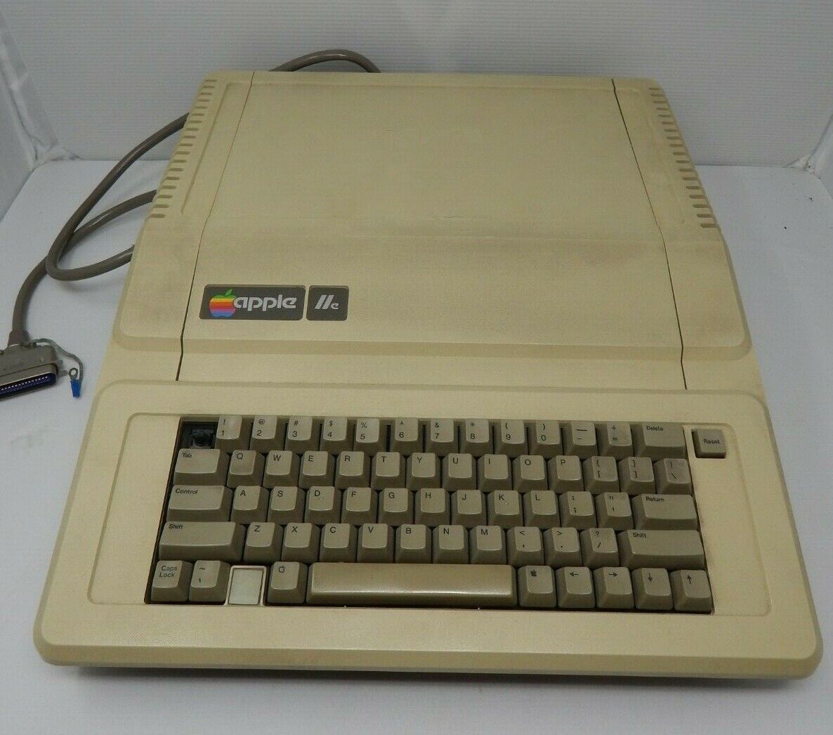 Vintage Apple IIe 2e iie Computer A2S2064 V1718