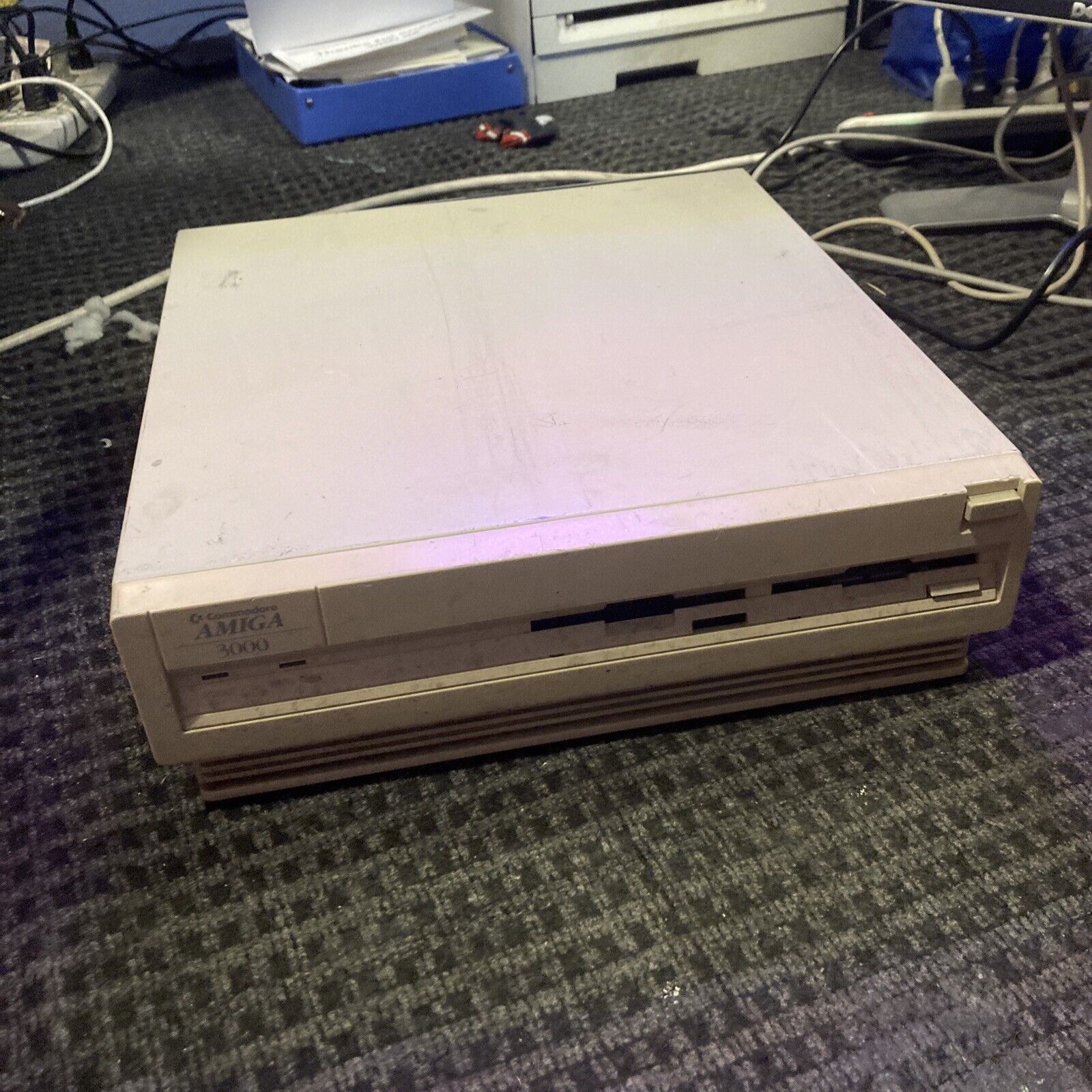 Commodore Amiga 3000 FOR PARTS, BUT POWERS ON