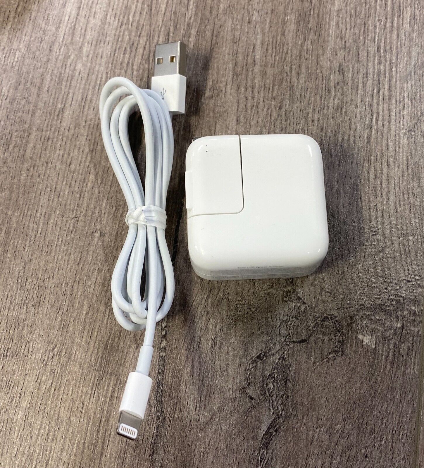 Genuine OEM Apple 10w USB Wall Charger Adapter iPhone iPad with Lightning cable