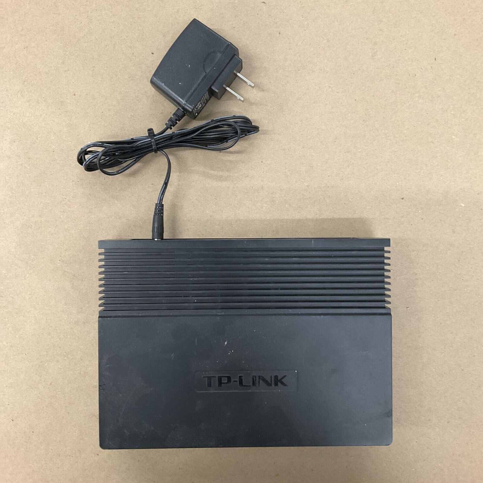 TP-LINK TL-SF1016D 16-Port Fast Ethernet 10/100Mbps Desktop Network Switch