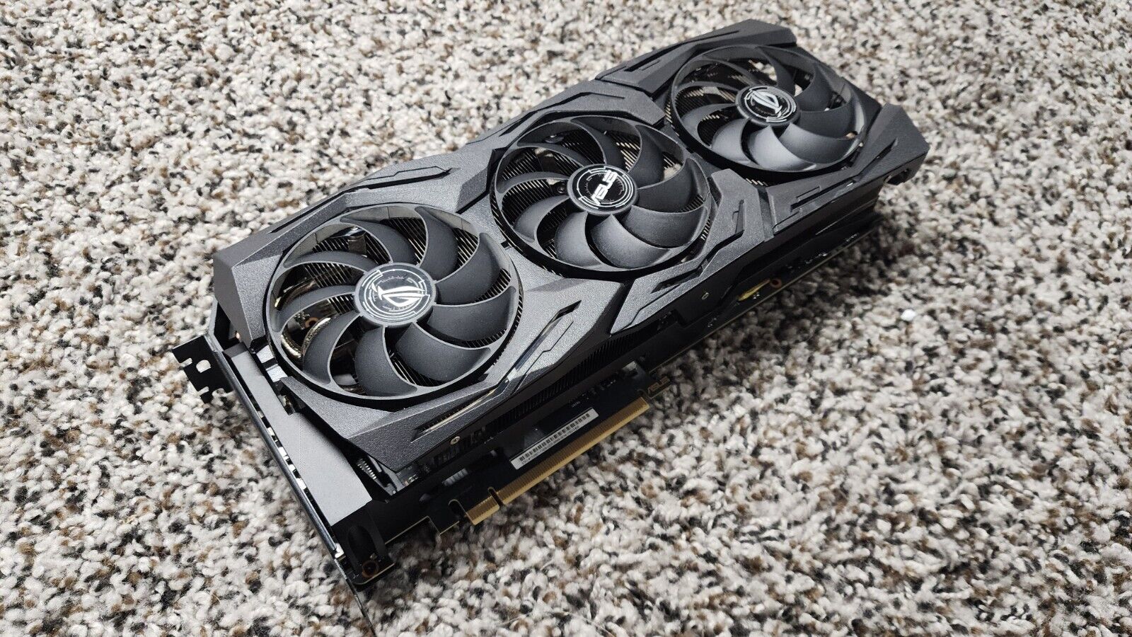 ASUS ROG STRIX RTX2080TI 11GB - NO CORE - PARTS ONLY - DOES NOT WORK