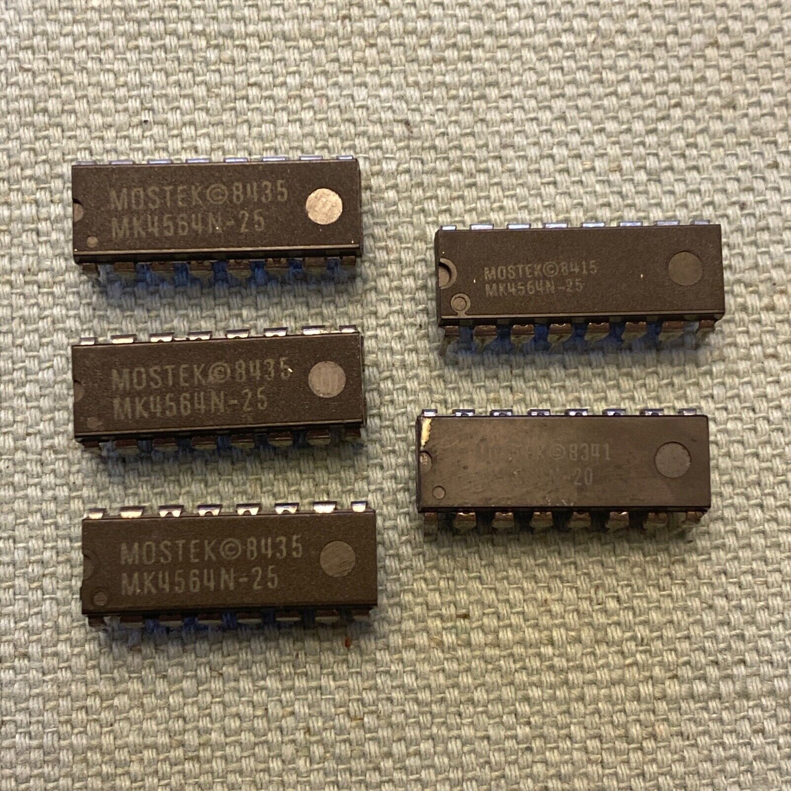 Mostek MK4564N-25 MK4564N-20 DRAM 16 Pin DIP Lot 5 Vintage Computer IC Chip