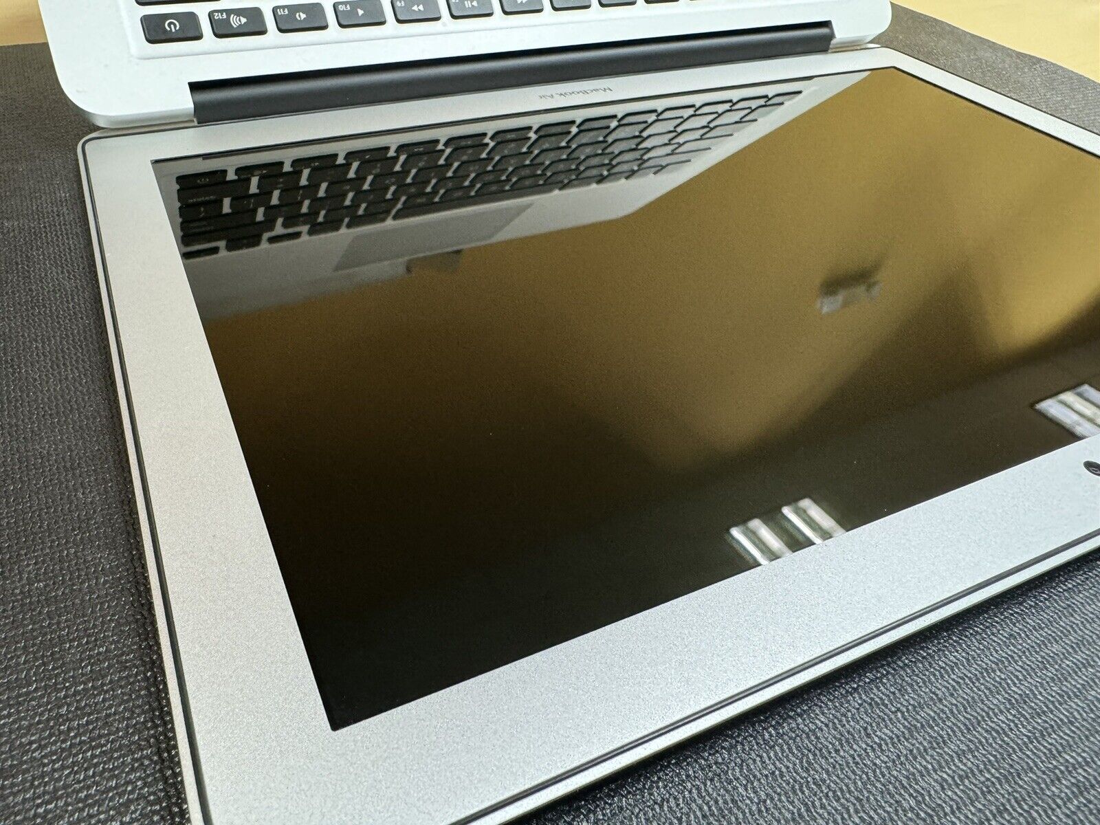 MacBook Air 13in 2010-2012 OEM Grade A++ Apple 661-6630 . LCD Replacement Screen