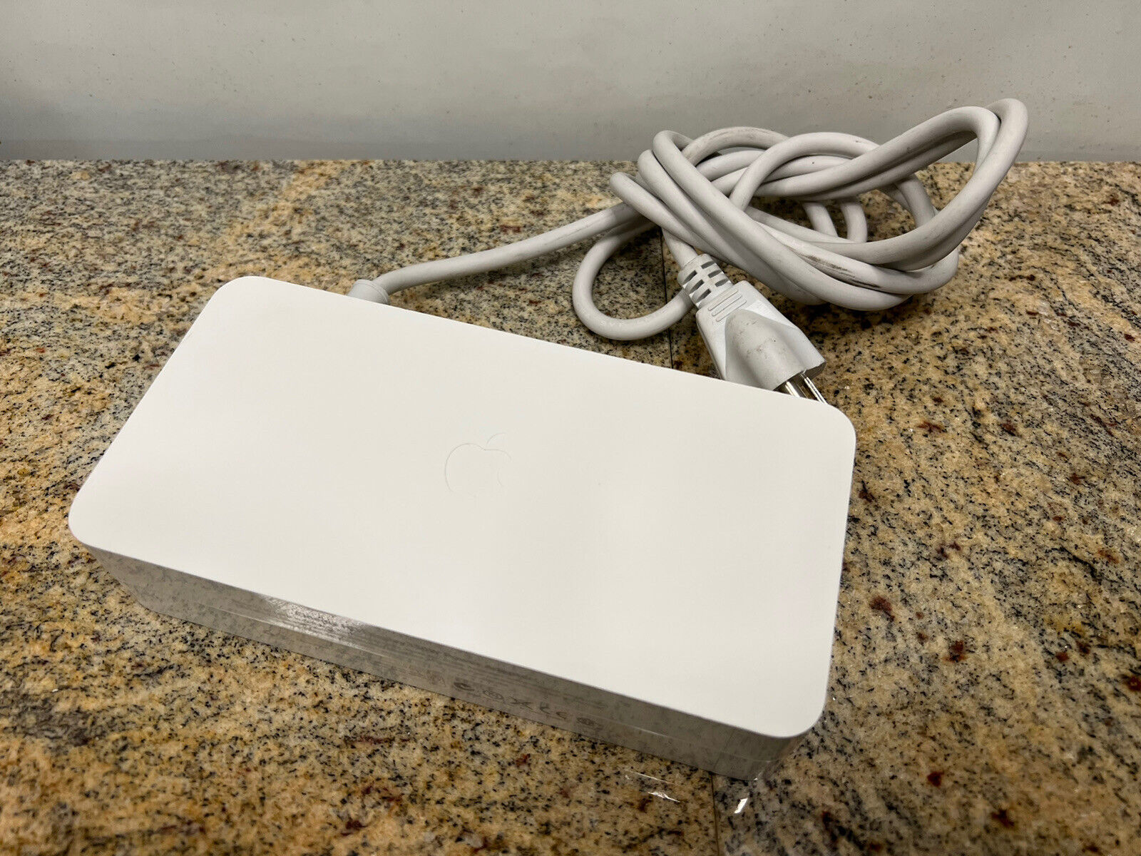 Apple A1098 White 24.5-Volt 6.1-A 150W Cinema HD Display Power Adapter - TESTED