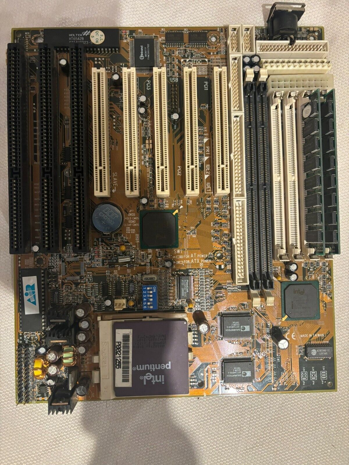 Vintage P55XB2, Socket 7, Intel Motherboard + PENTIUM-S 166 Mhz  + 32 Meg RAM