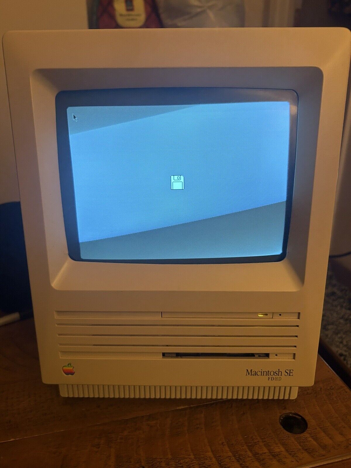 Apple Macintosh SE. FDHD. Model No. M5011. Vintage Computer