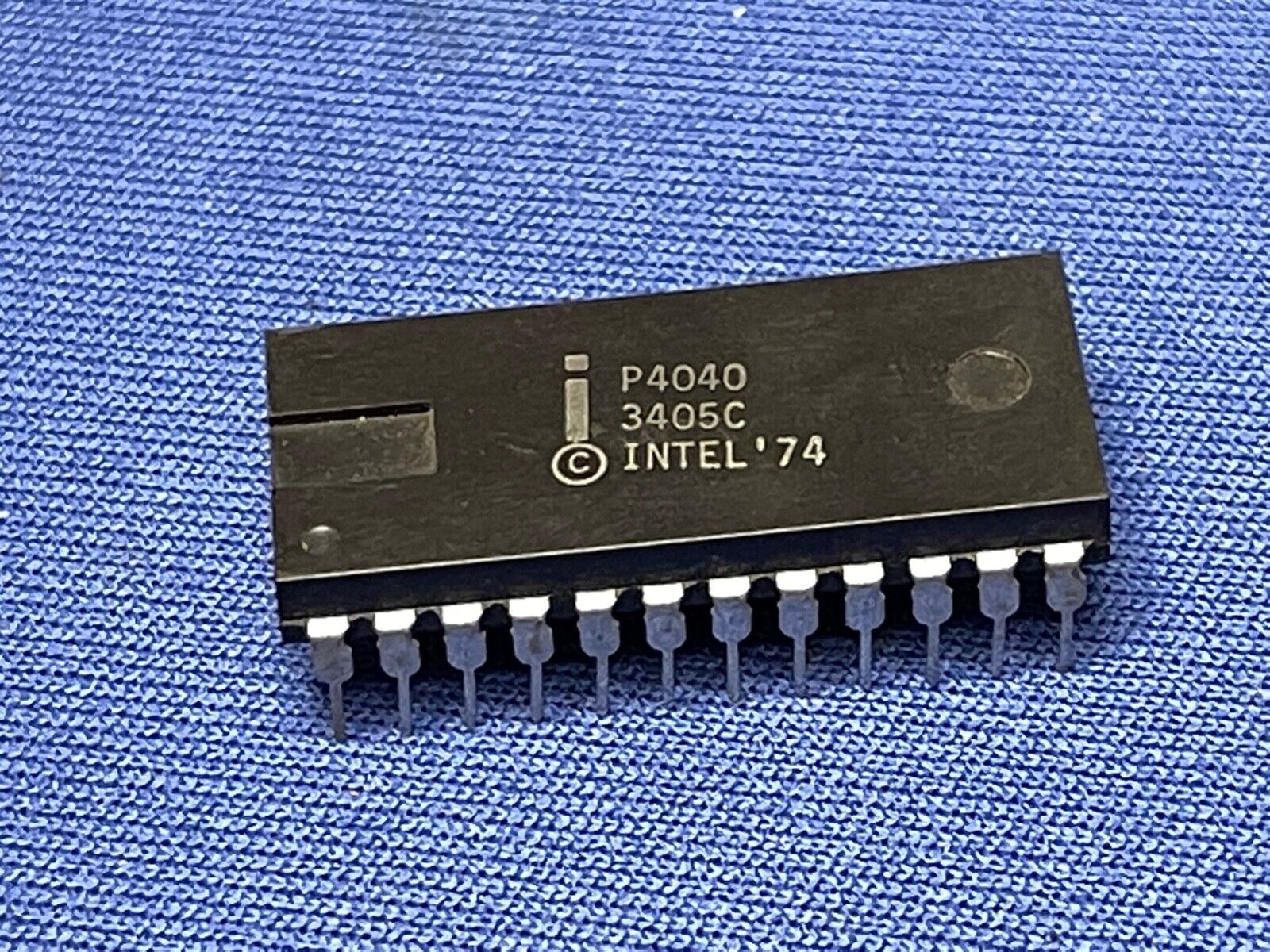 QTY-1 P4040 INTEL CPU Vintage 24-PIN DIP NOS RARE VINTAGE 1979 LAST ONE