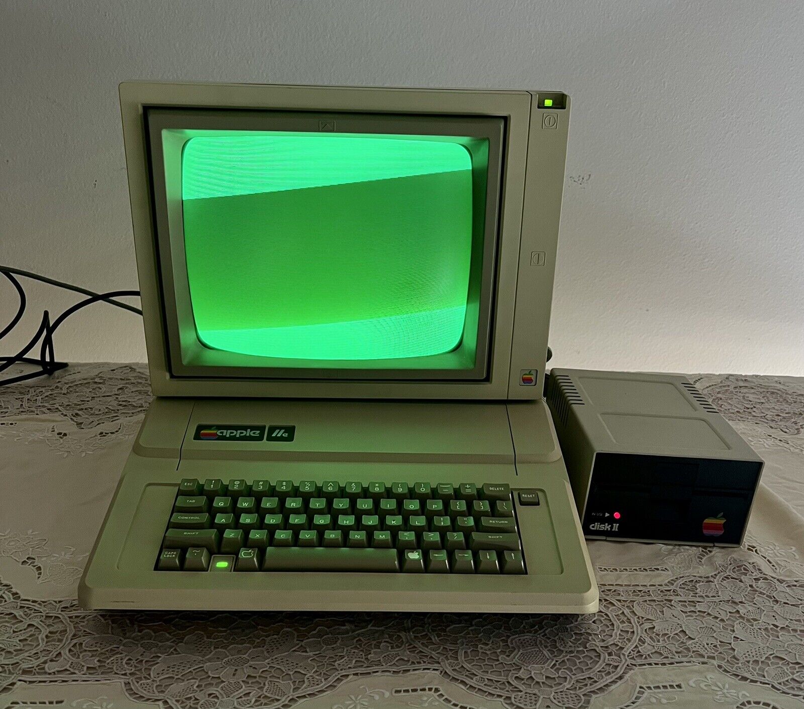 Vintage Apple 2e computer w/monitor and floppy disk drive—ALL WORKING