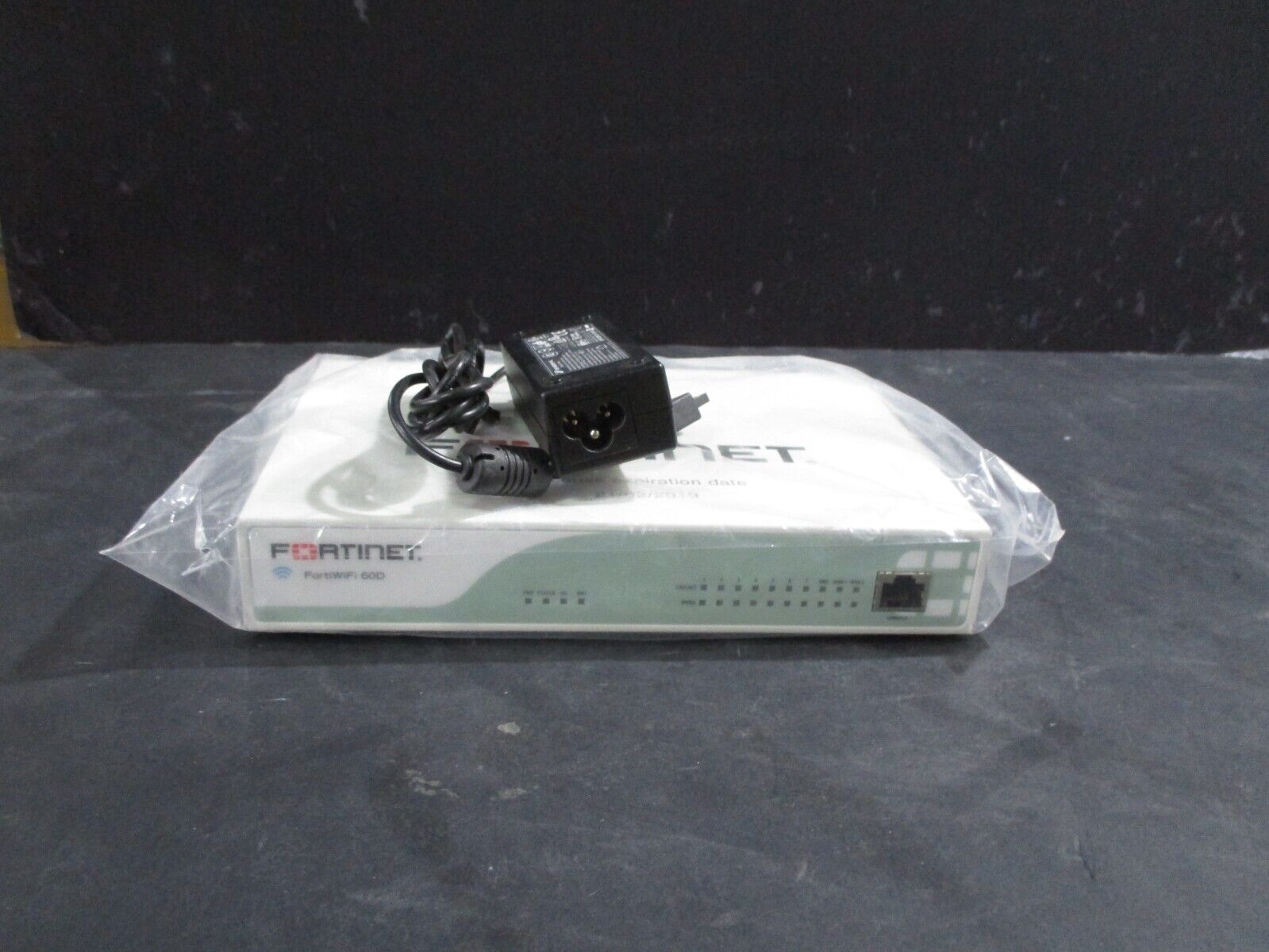 Fortinet Fortiwifi-60D FWF-60D Security Appliance Firewall Wifiw/ ADAPTER
