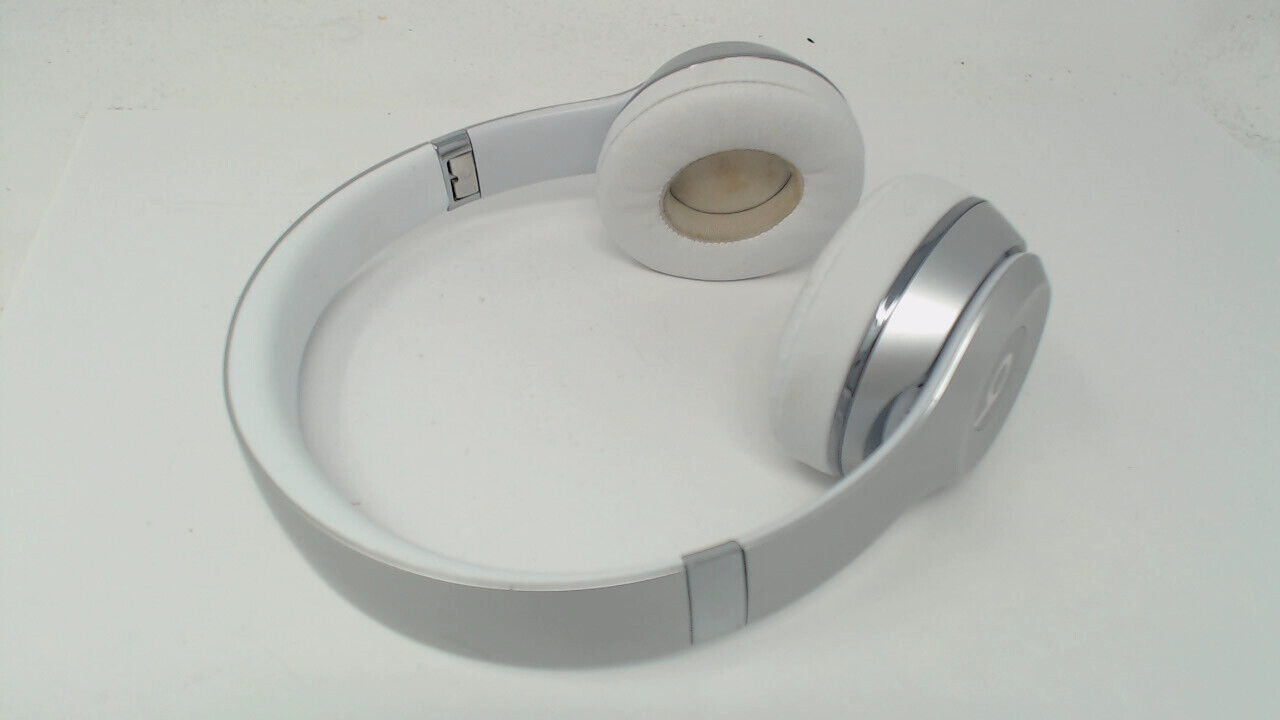 Beats Solo 3 Wireless A1796 Headphones Matte Silver DISCOLORED EAR PADS