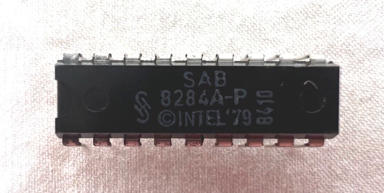 NEW 1PC Intel SAB 8284A-P Microprocessor, 18-PDIP