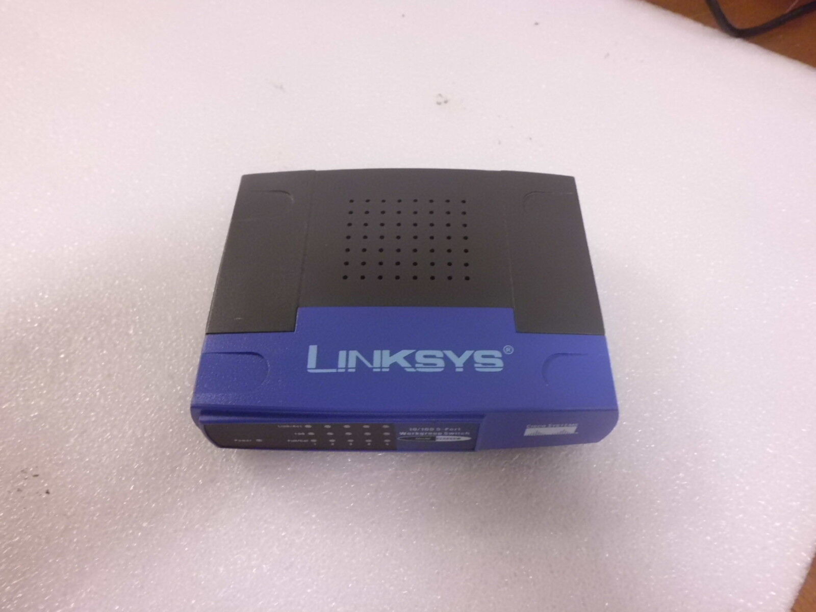 CISCO LINKSYS 10/100 5-PORT WORKGROUP SWITCH EZXS55W NO AC/ADAPTER TESTED